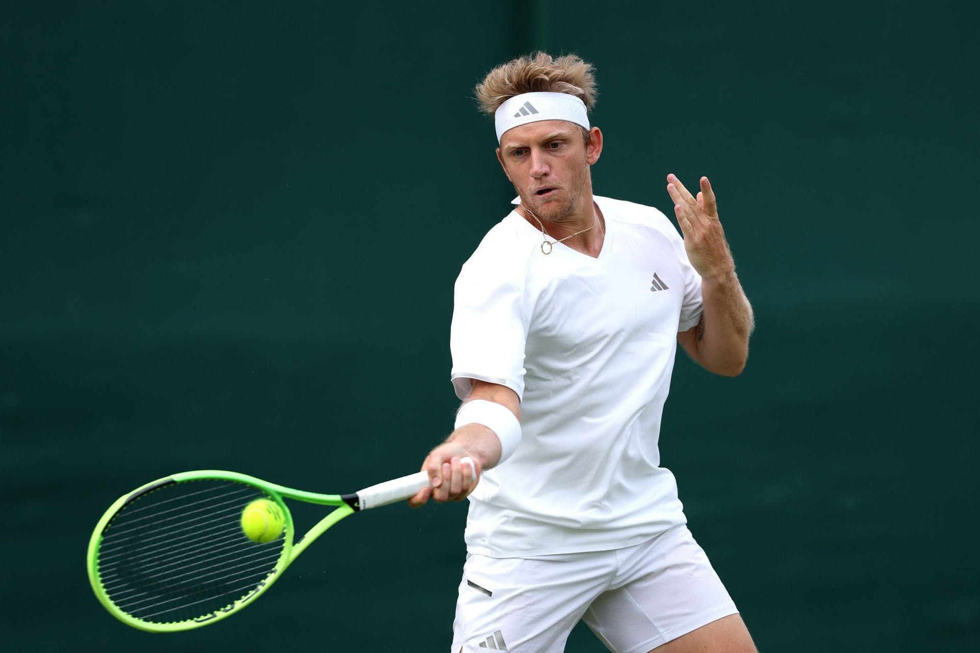 Alejandro Davidovich Fokina em ação no Campeonato de Wimbledon de 2026 (Fonte: Getty)