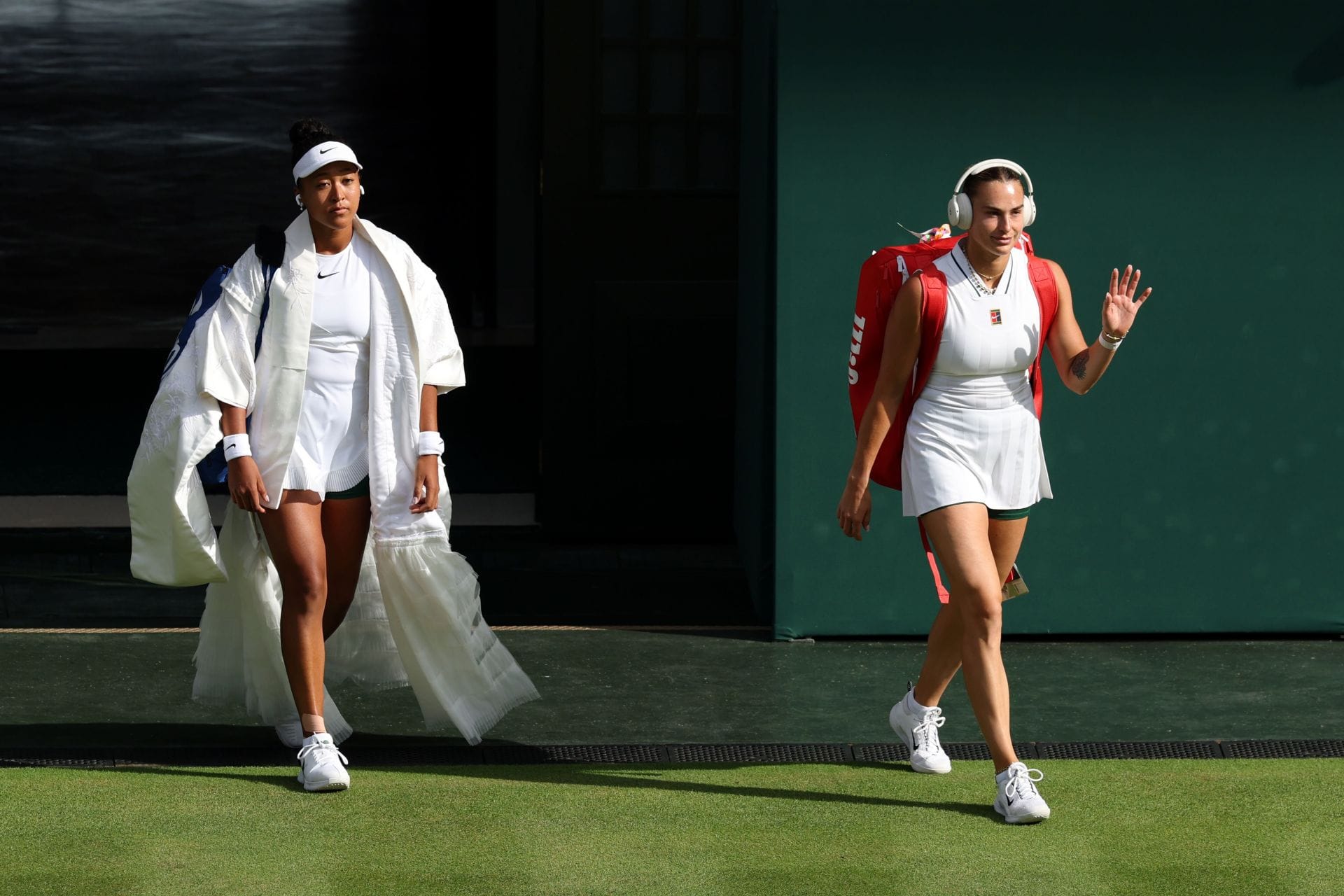 Naomi Osaka do Japão e Aryna Sabalenka no The Championships Wimbledon 2026 em Londres, Inglaterra. (Foto de Getty Images)