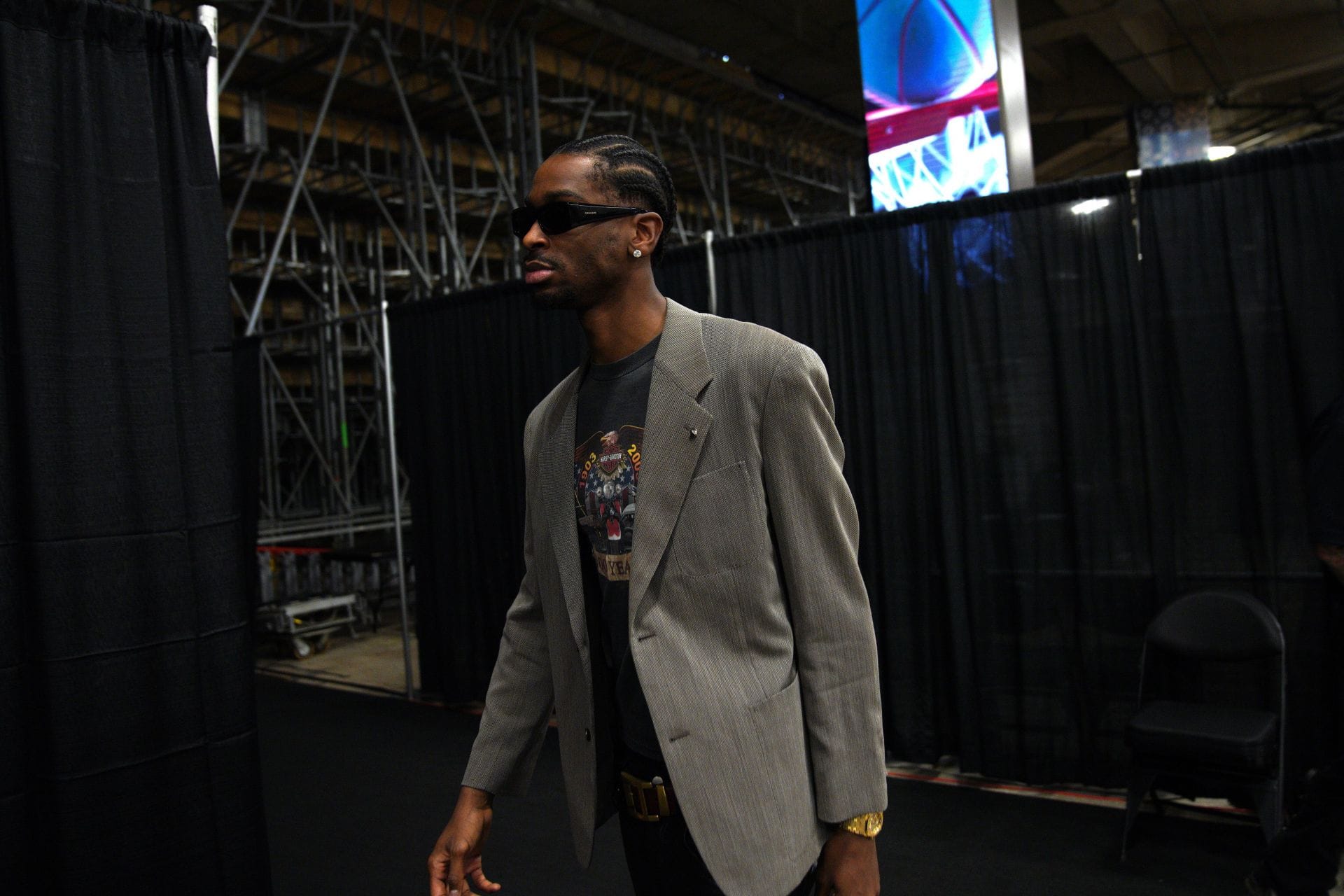 "Go skin bald for the Kobe arc", "Getting his Jaylen Brown on" - NBA Fans Lose It As Shai Gilgeous-Alexander Trades Braids For Bold Hairstyle