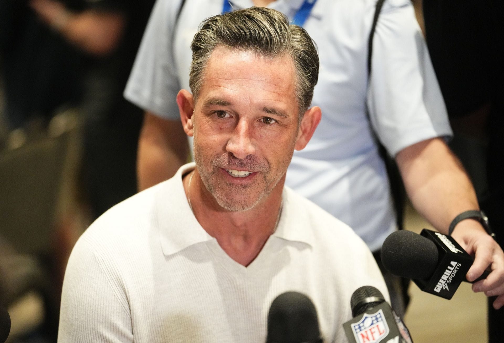 “Electrical substation strikes again”: NFL fans react as Kyle Shanahan suffers “terrifying” car accident ahead of 49ers training camp