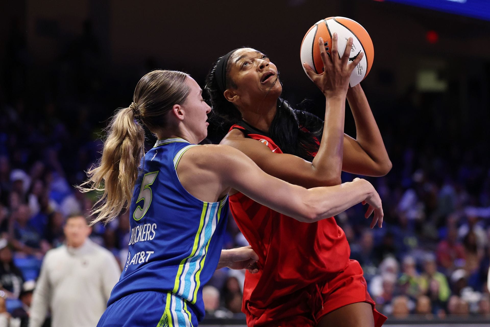 “Get Out Our Face Angel Reese”: WNBA Fans React After Paige Bueckers Clamps Her In the Post Despite Mismatch 
