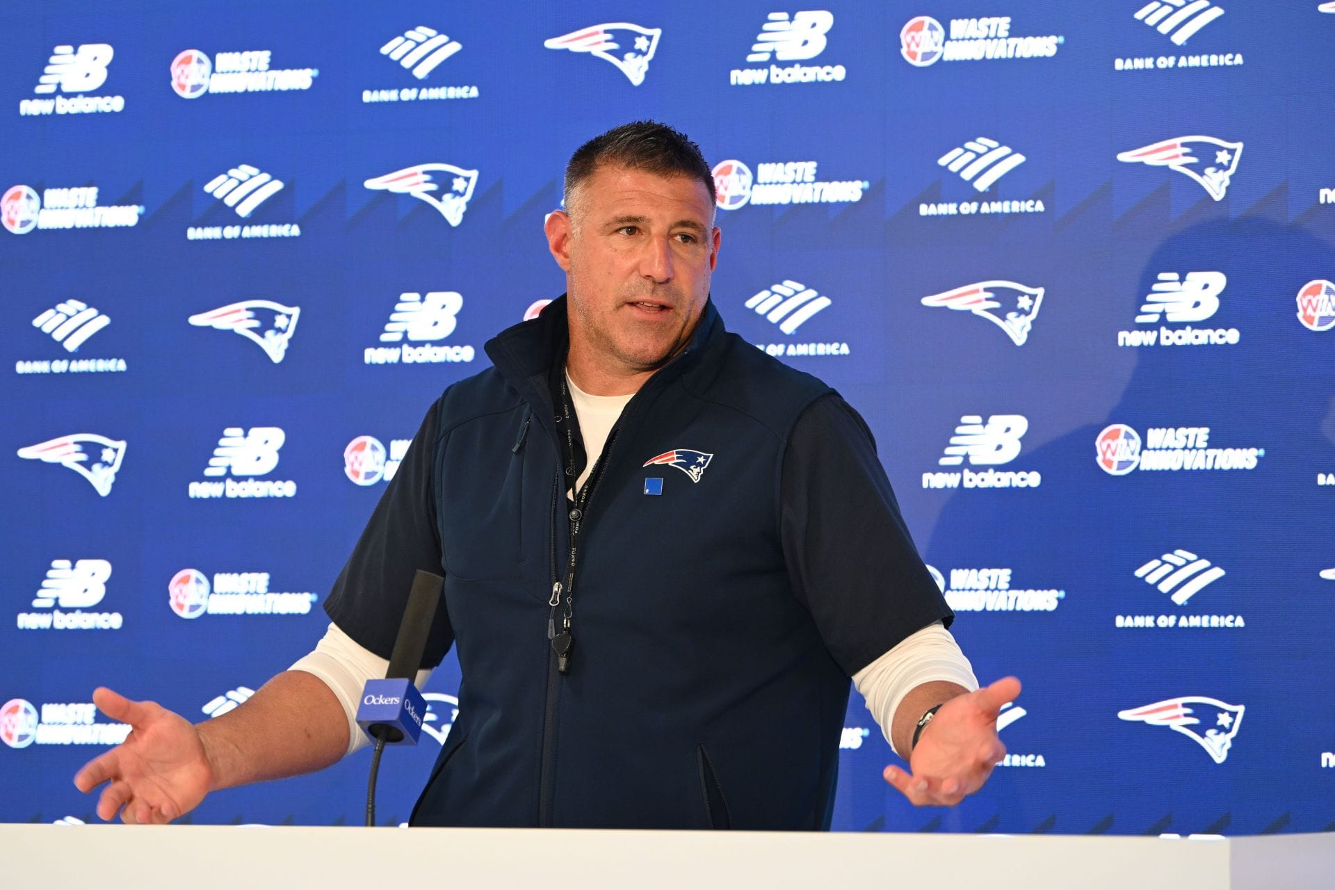 “Redemption Tour is getting out of control”: Mike Vrabel mocked by NFL insider over bringing puppy to Patriots press conference