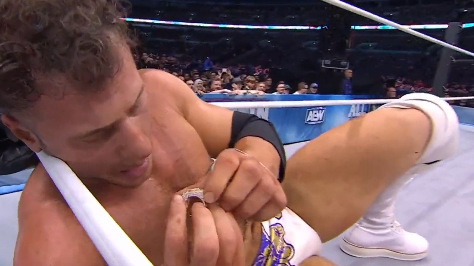 MJF ostentando o Dynamite Diamond Ring (Imagem via X/@AEW)