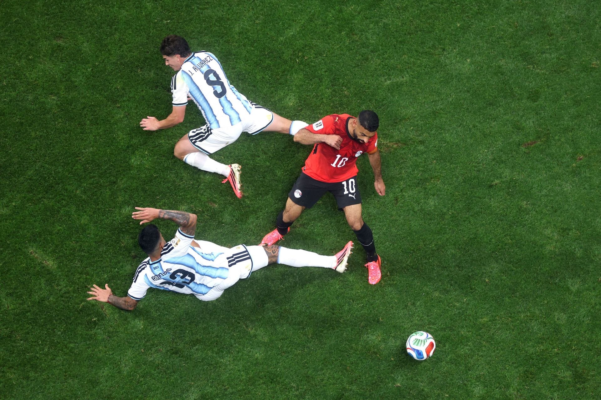 LĐBĐ Argentina ra thông báo khi bị tin tặc Ai Cập giả mạo để bôi nhọ FIFA 1 Argentina v Egypt: Round of 16 - FIFA World Cup 2026 - Source: Getty