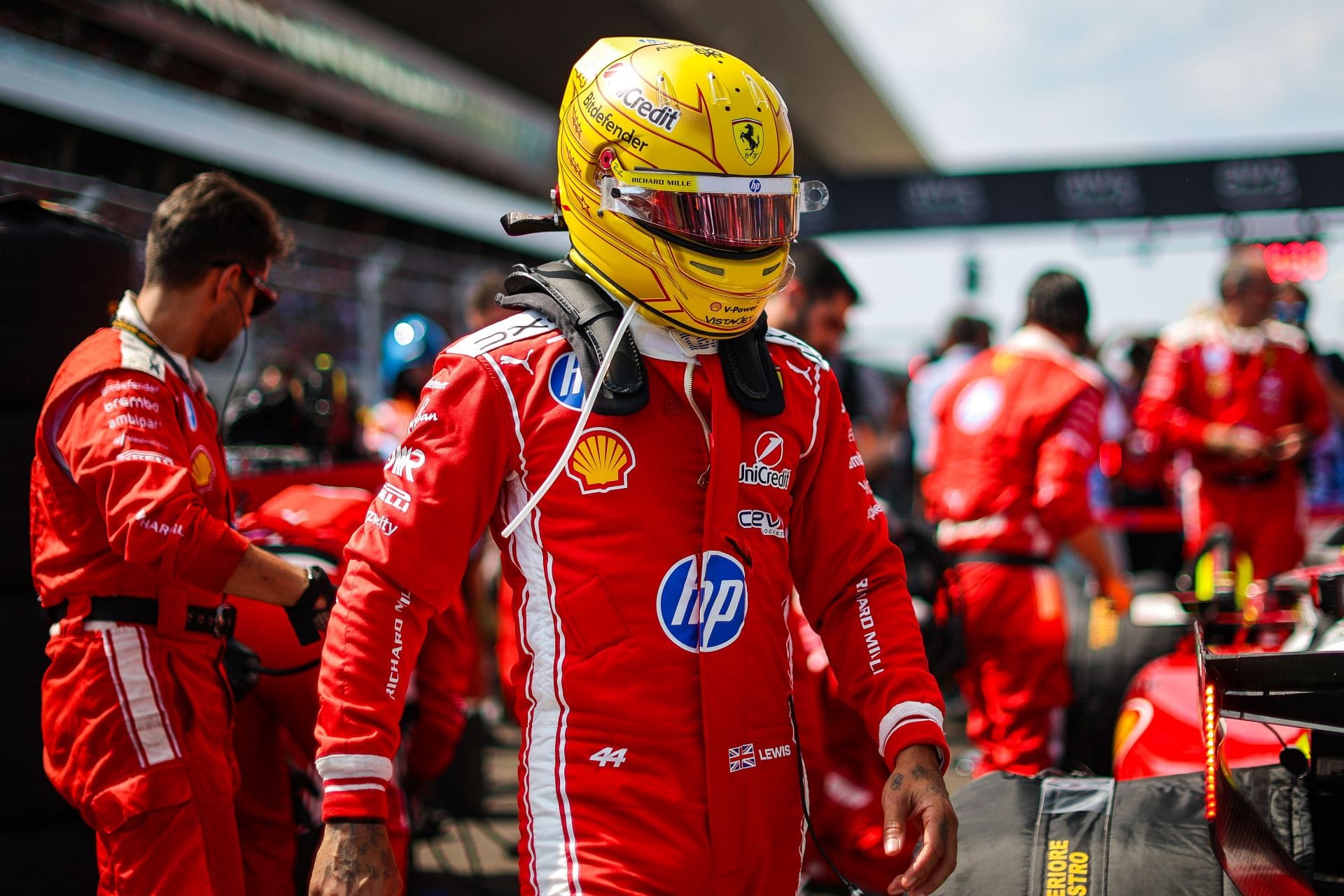 Lewis Hamilton drops a 5-word reaction after getting a penalty for speeding in the pit lane
