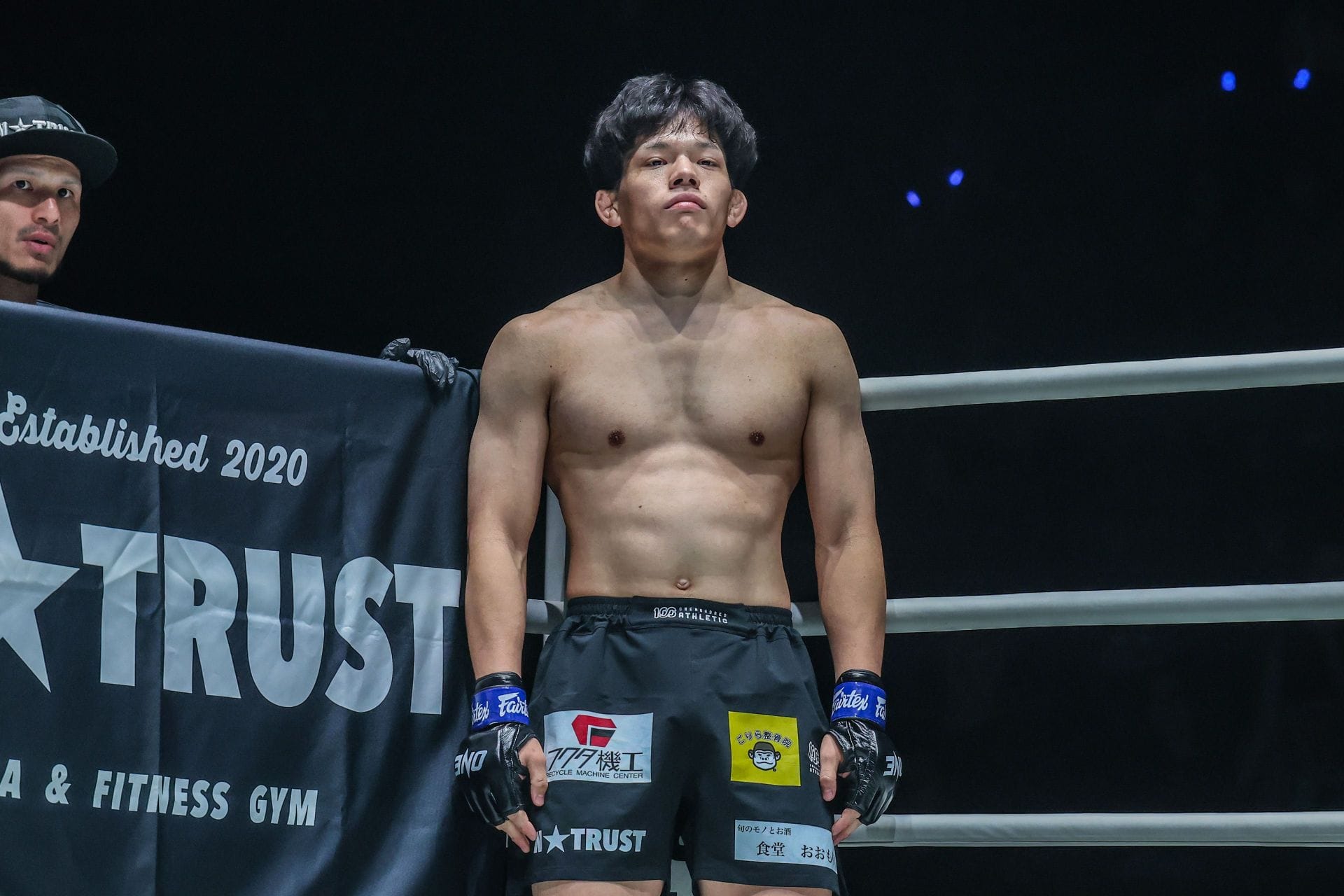 Shozo Isojima plans to survive the early striking exchanges and drag Eduard Folayang into deep waters