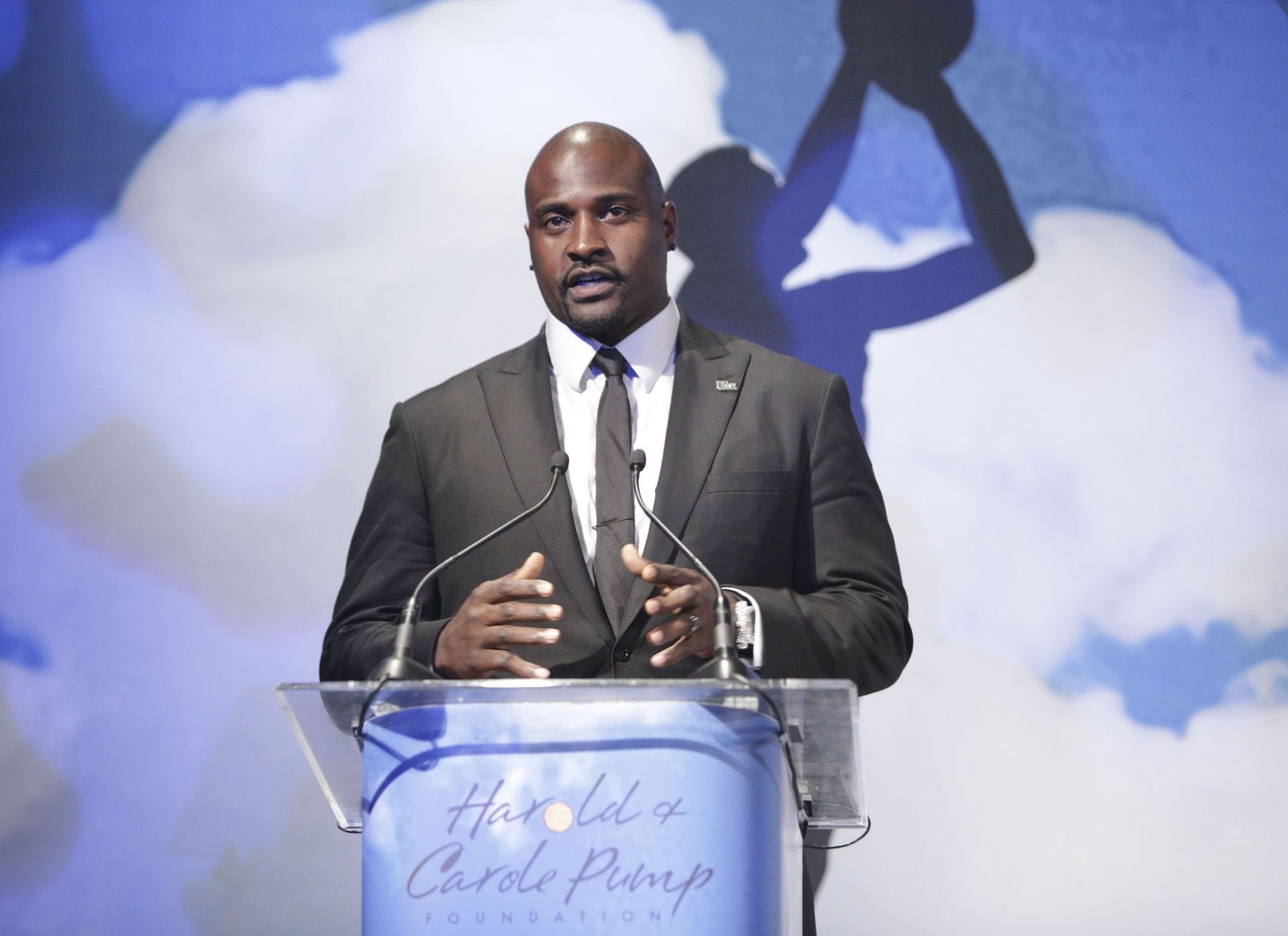 Ex-Cowboys DE Marcellus Wiley arrested on domestic battery charge in Florida, held without bond at Orange County: Report