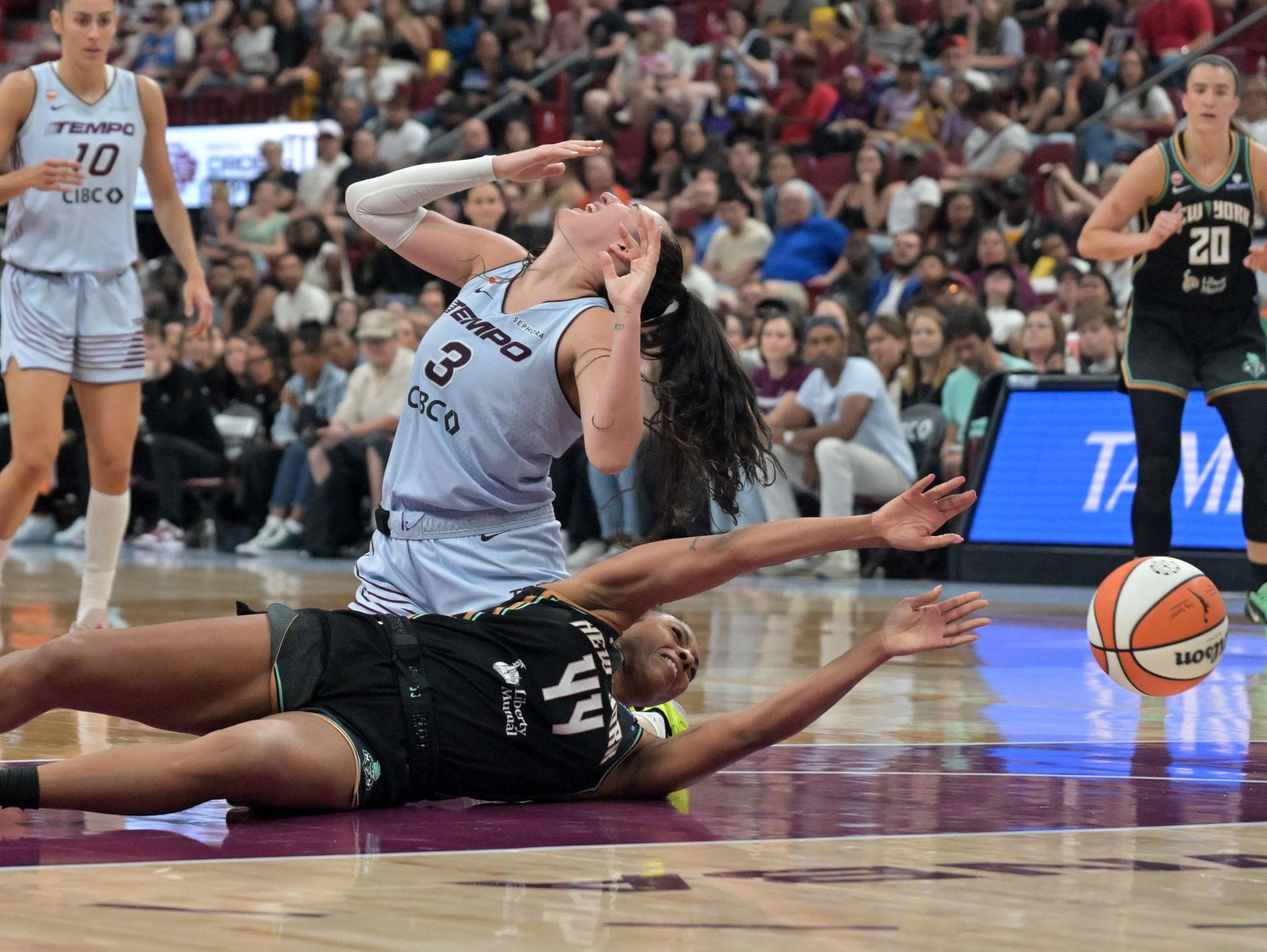 "Is Congress gonna step in for this as well", "Send in the FEDS!" - WNBA Fans Lose It As Marina Mabrey Gets Struck In Face By Betnijah Laney-Hamilton