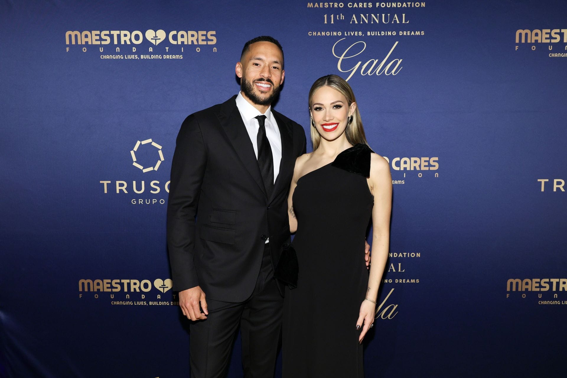 "Stunning!!!";"Gorgeous" - MLB wives gush over Carlos Correa's wife Daniella's chic look in casual attire