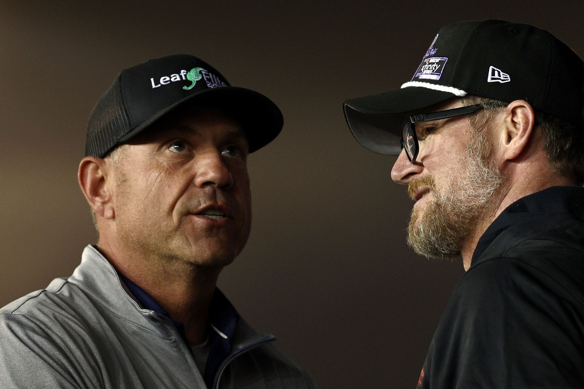Chris Rice, presidente da Kaulig Racing (L) e Dale Earnhardt Jr. Fonte: Getty