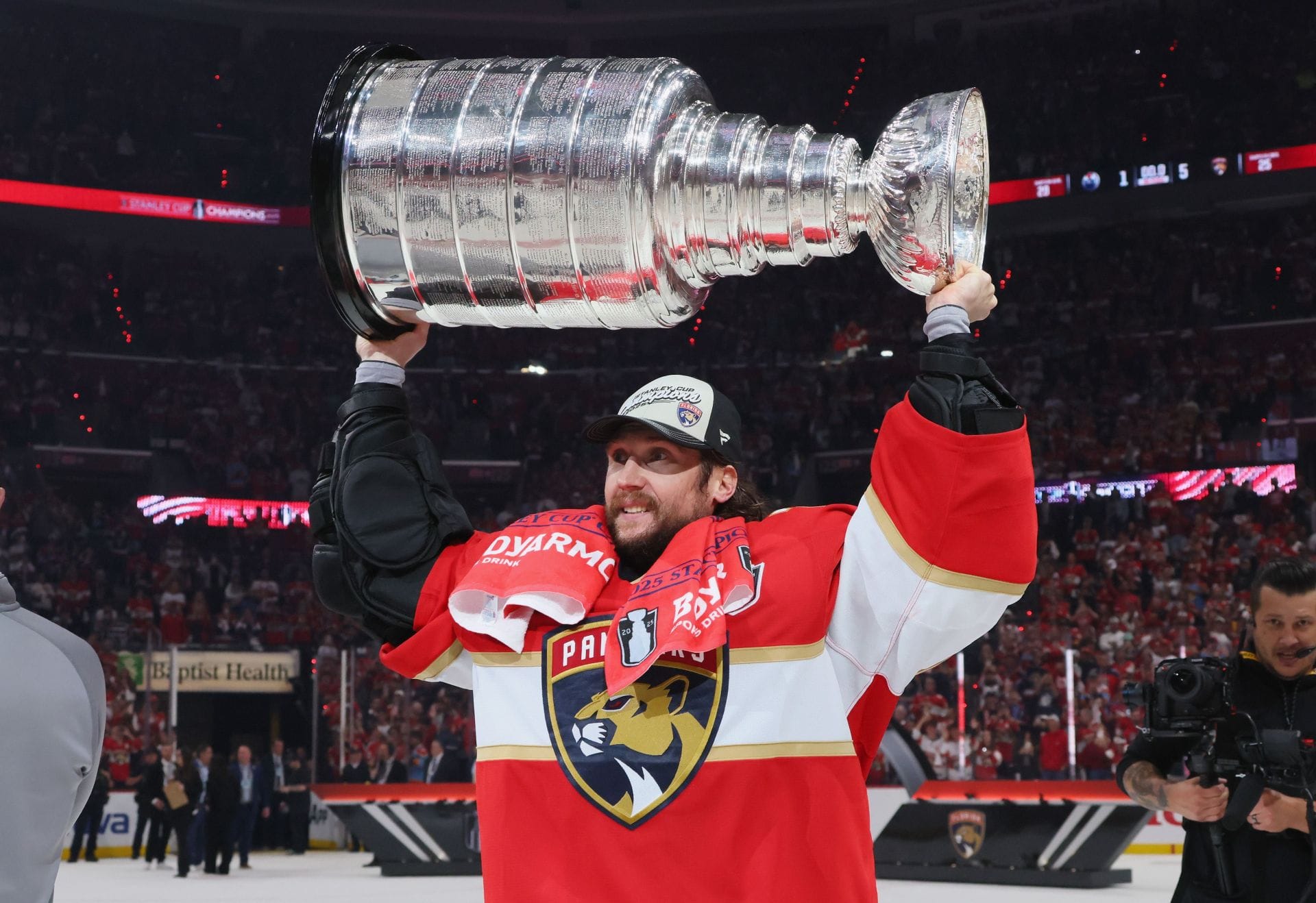 Sergei Bobrovsky ganhou duas Copas Stanley com os Panteras em 24 e 25 - Fonte: Getty