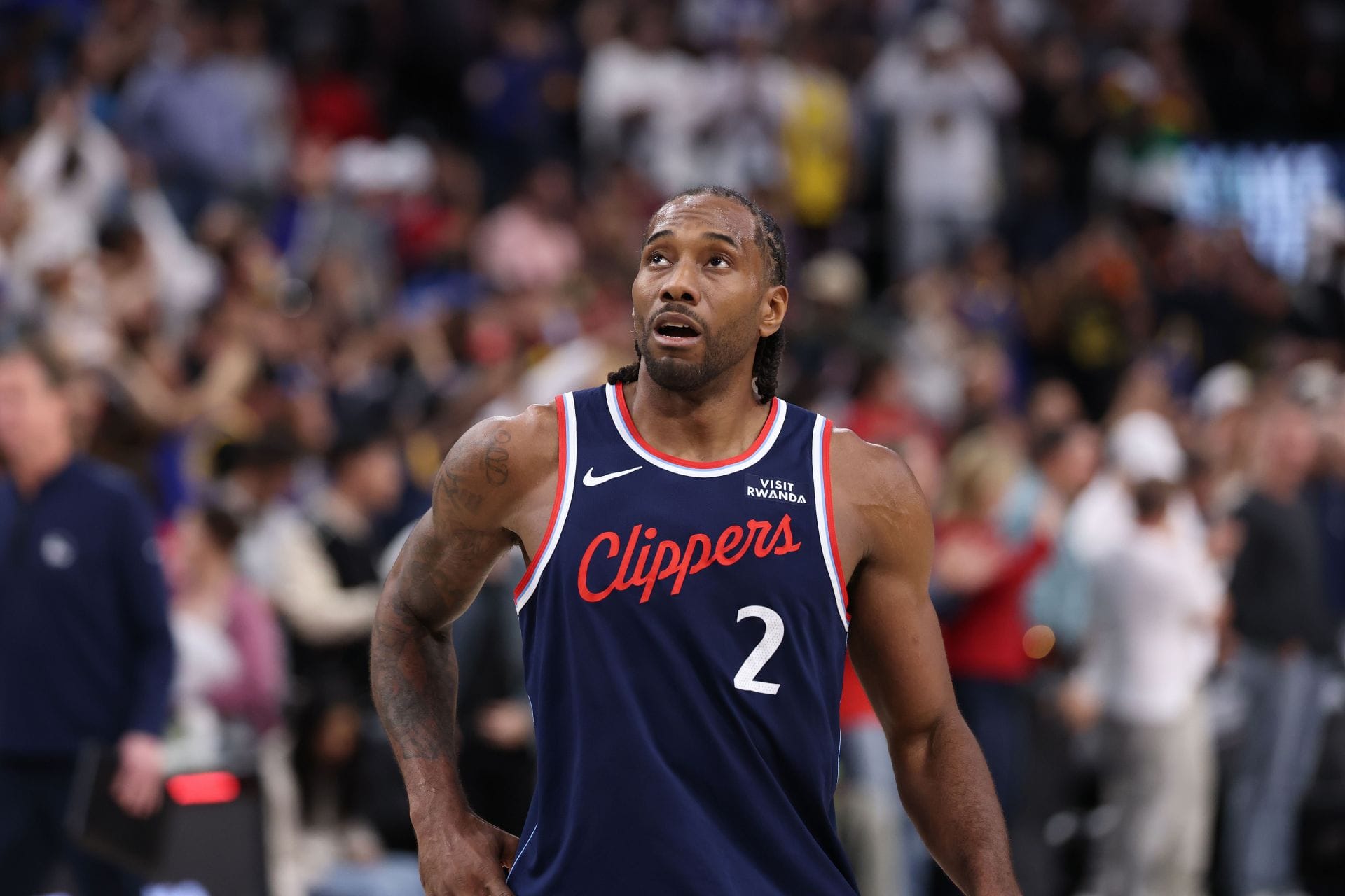 Ex-Packers VP mocks Kawhi Leonard by dragging $48,000,000 Aspiration scandal amid Toronto Raptors trade rumors