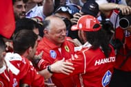 Lewis Hamilton e Fred Vasseur no Grande Prêmio de Barcelona - Fonte: Getty