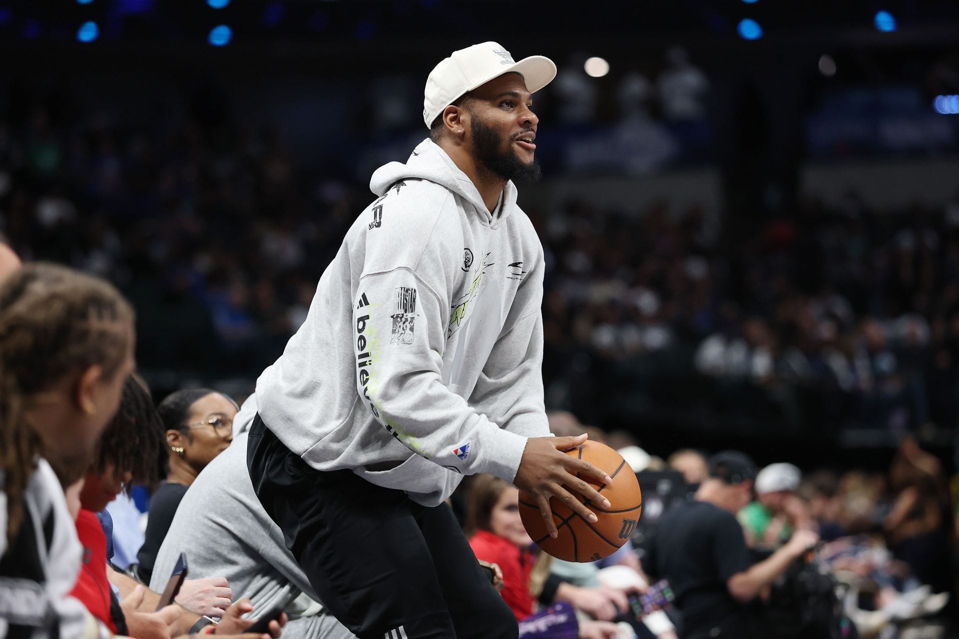 "Wants to be a Cowboy so bad" "Hates living in Green Bay": NFL fans brutally mock Micah Parsons as he gets spotted at Dallas Stadium for FIFA WC