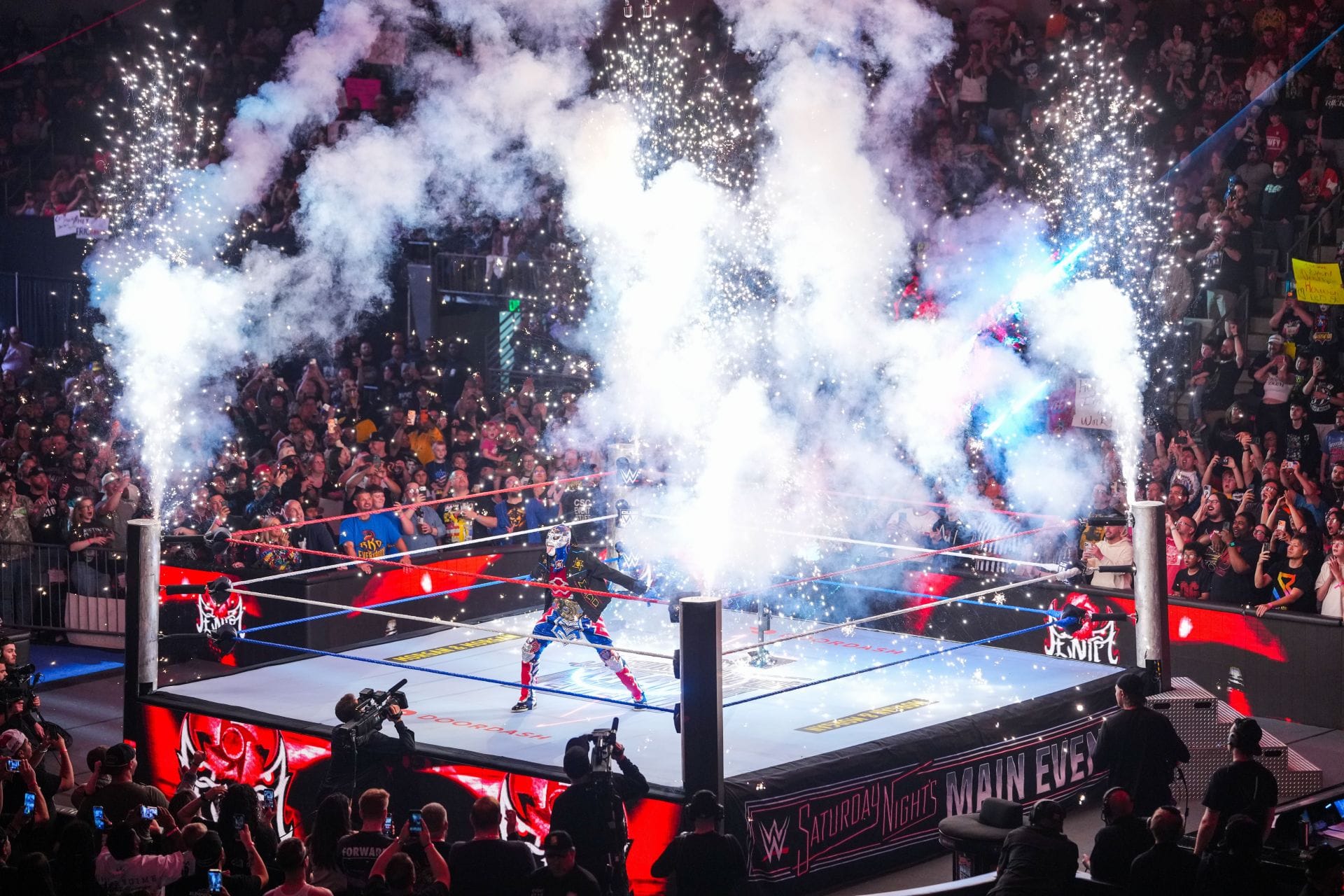 Current WWE champion promises major reunion with his brother
