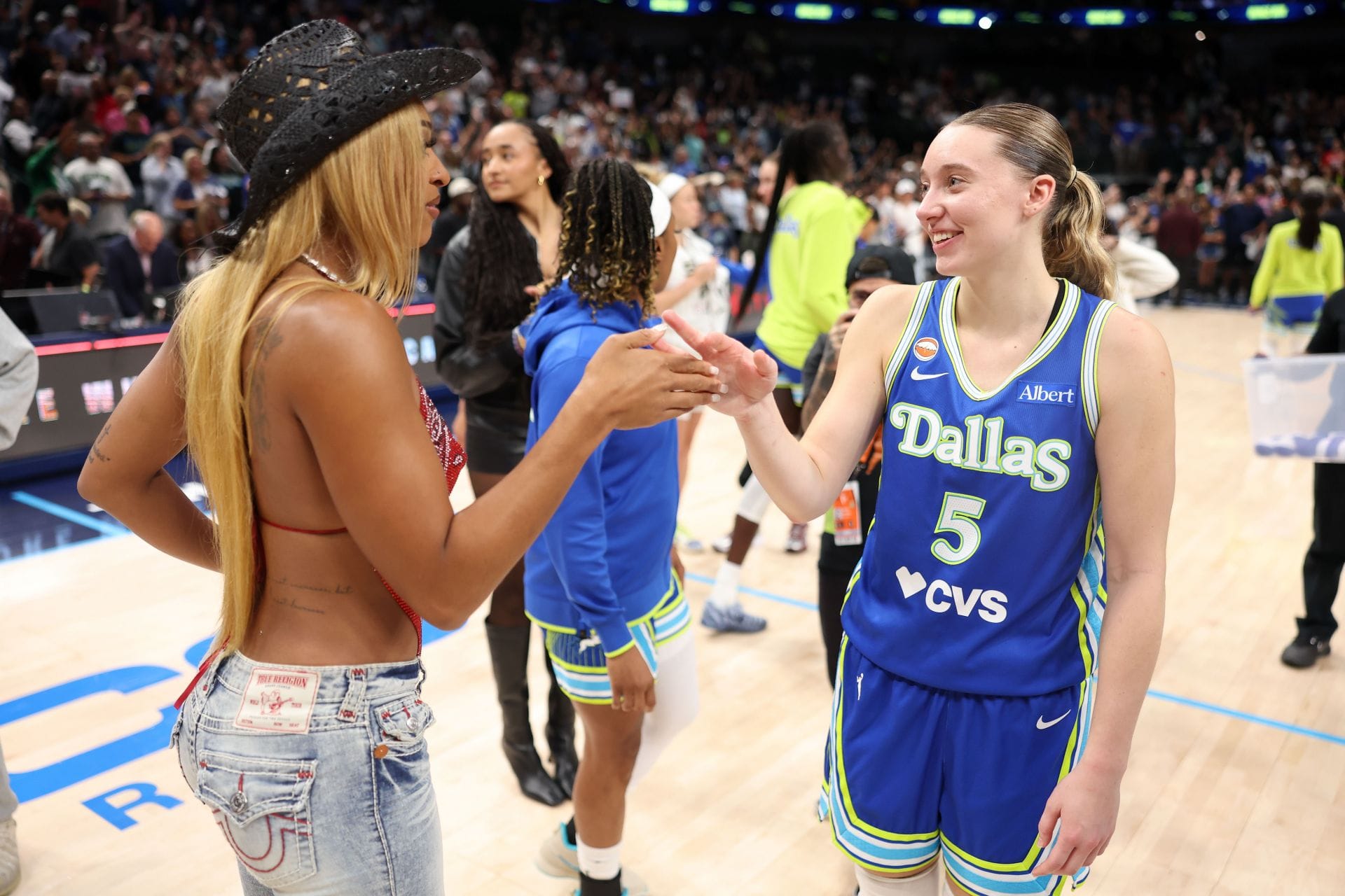 "You’re not glazing Clark and Cunningham" - WNBA Fans Chime in on Ryan Clark Hailing Paige Bueckers As 'Super Consistent' Amid Black Coaches Remarks
