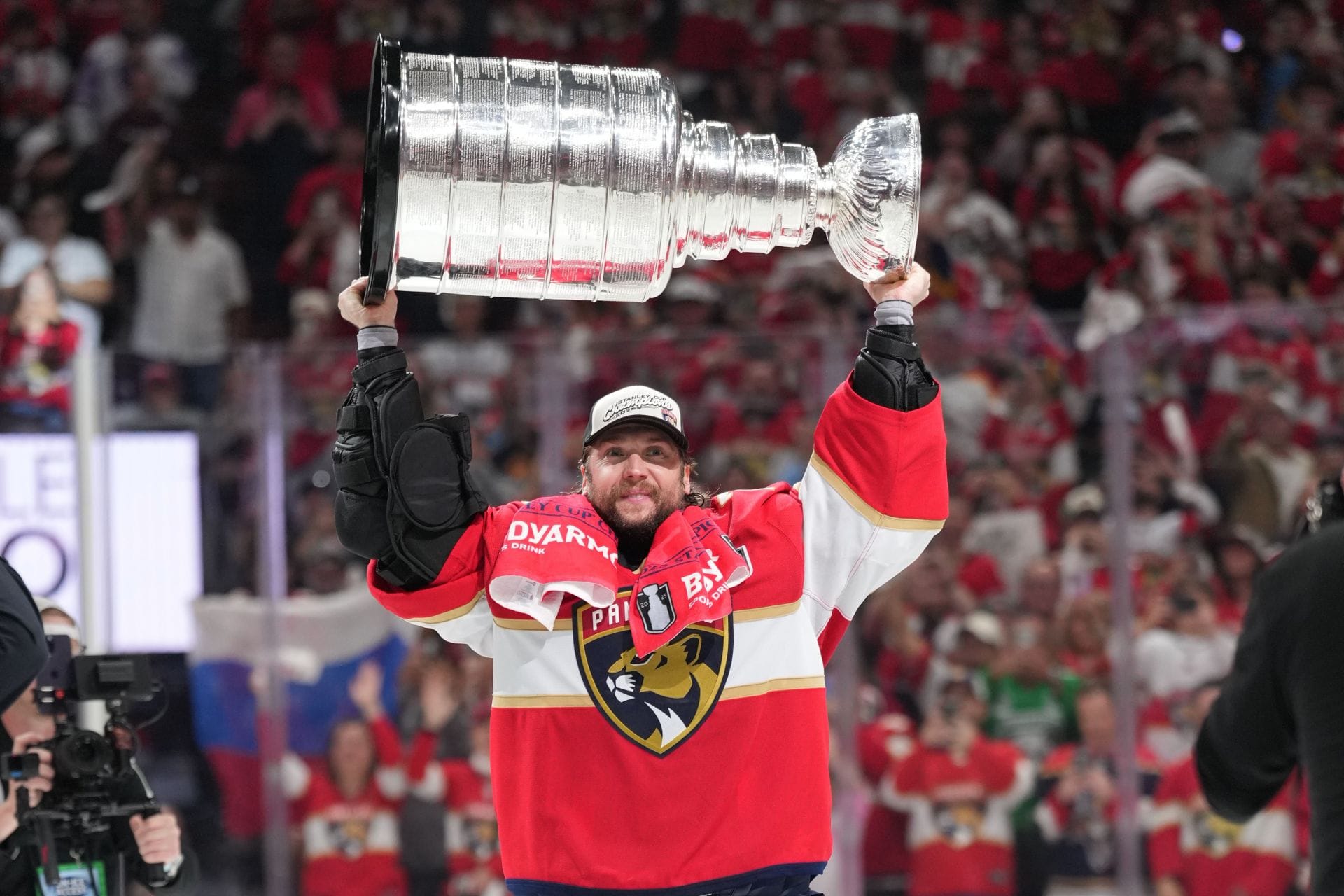 Ranking Maple Leafs free agent signings & trades on July 1st from worst to best ft. Nick Robertson trade, Sergei Bobrovsky deal