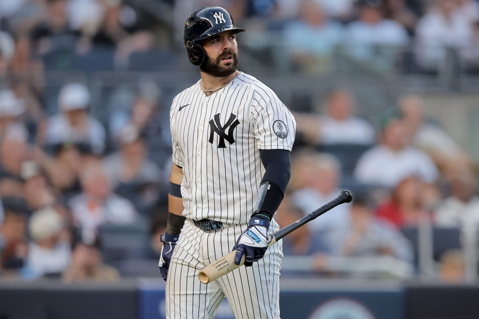 "Austin Wells cannot keep being on this team" - Yankees fans pile on catcher after near collision with Paul Goldschmidt & error
