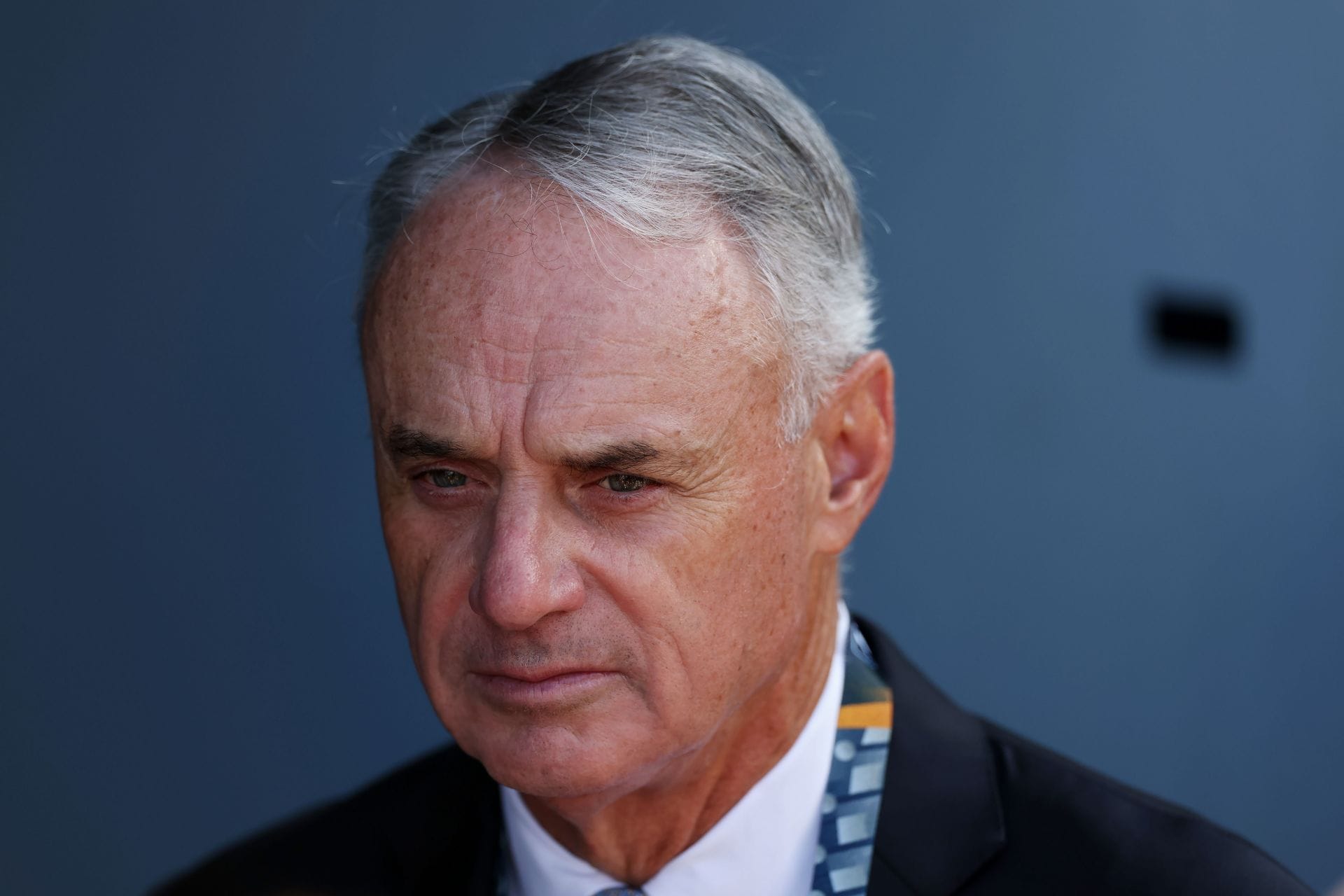 "Such an embarrassment" - Fans tear into Rob Manfred as commissioner butchers 2026 MLB Draft No. 1 Pick Roch Cholowsky's name