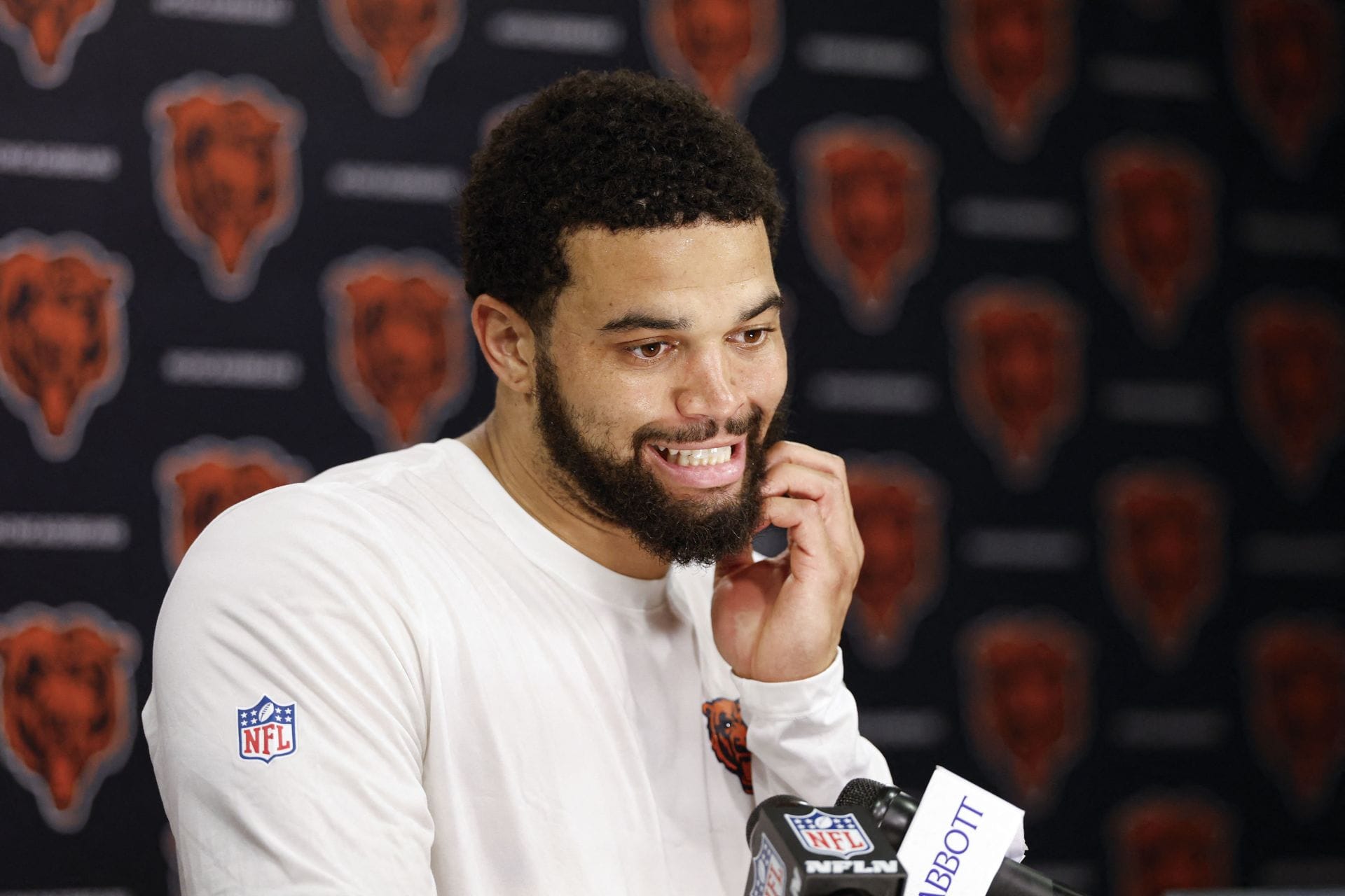 "Can't grow full beard," "Looking like tall Bryce Young": NFL fans divided on Caleb Williams' new goatee and shaved look for 2026 NFL season