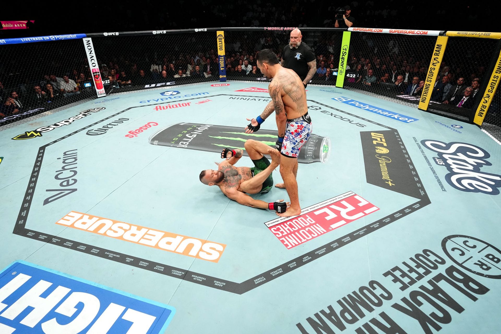 "I ain't trying to beat up a wounded dog" - Max Holloway shares why he didn't want to attack an injured Conor McGregor