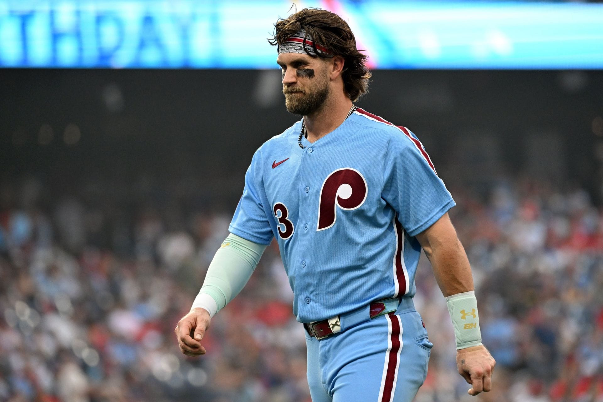 Phillies superstar Bryce Harper reacts to LeBron James joining him in Philadelphia with 76ers signing 
