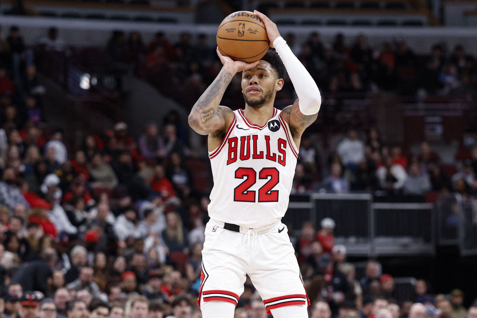 "LeBron this is a free ring", "Another Warriors target off the board" - NBA Fans Flip Out As 76ers Land Anfernee Simmons Amid LeBron James Rumors
