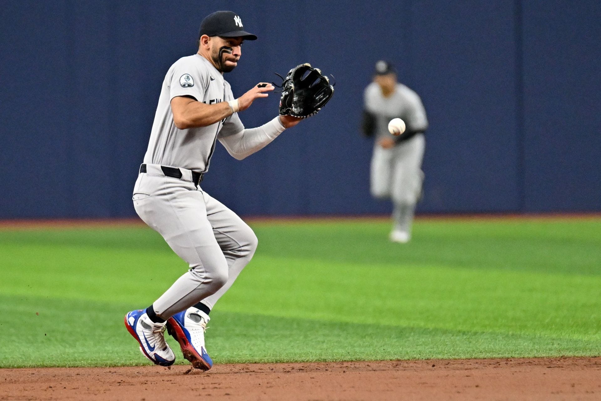 "Gambled on an aura farm and lost badly" - Fans mock $2M Yankees star for bizarre action at the plate vs. Rays
