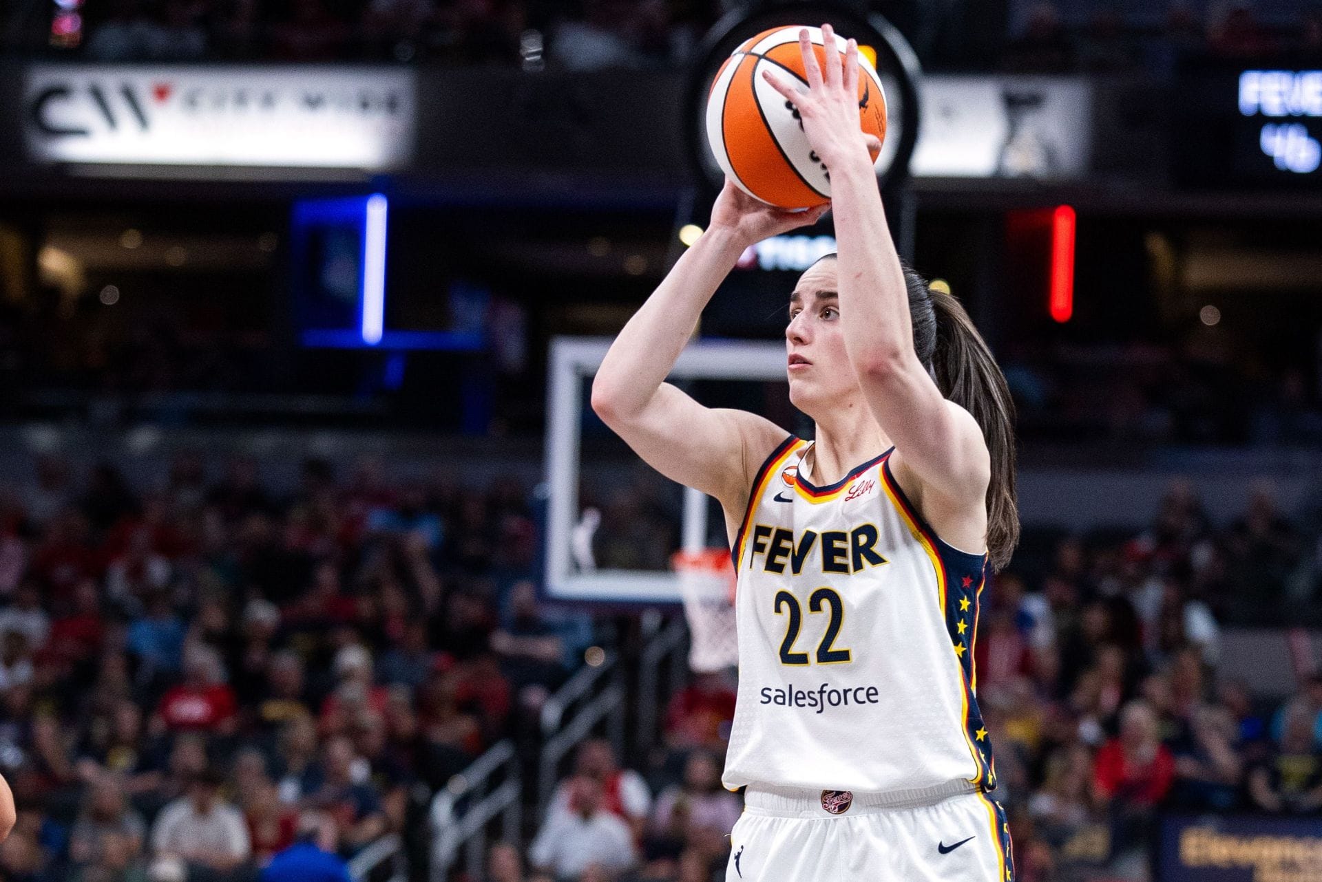 "Her Dad Kind of Failed": Analyst Boldly Targets Caitlin Clark's Father For Fever Star's On-Court "Antics" 