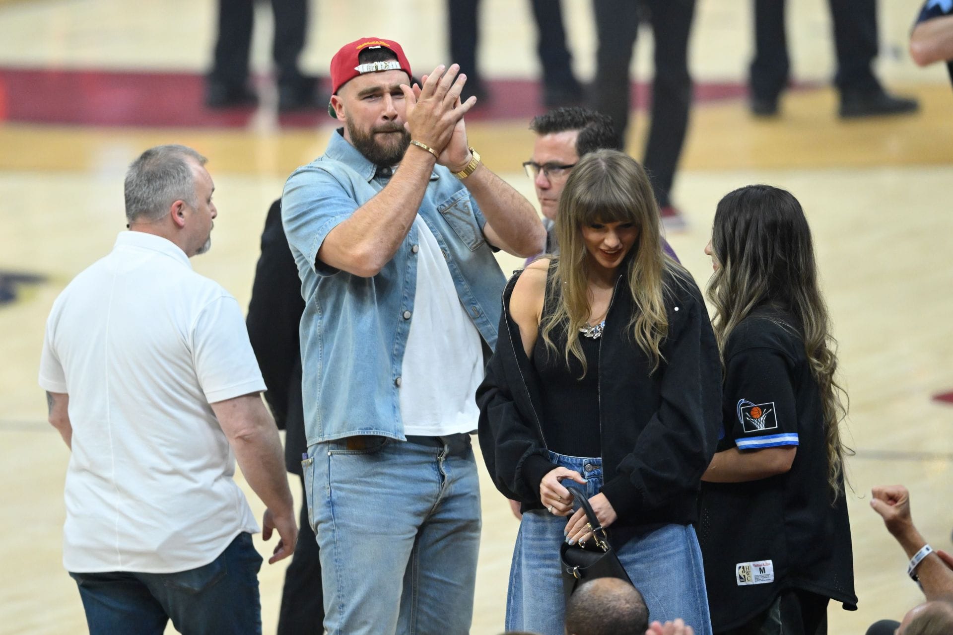 "What a waste. They will divorced in a year": NFL fans troll Taylor Swift and Travis Kelce as National Guard secures MSG Arena
