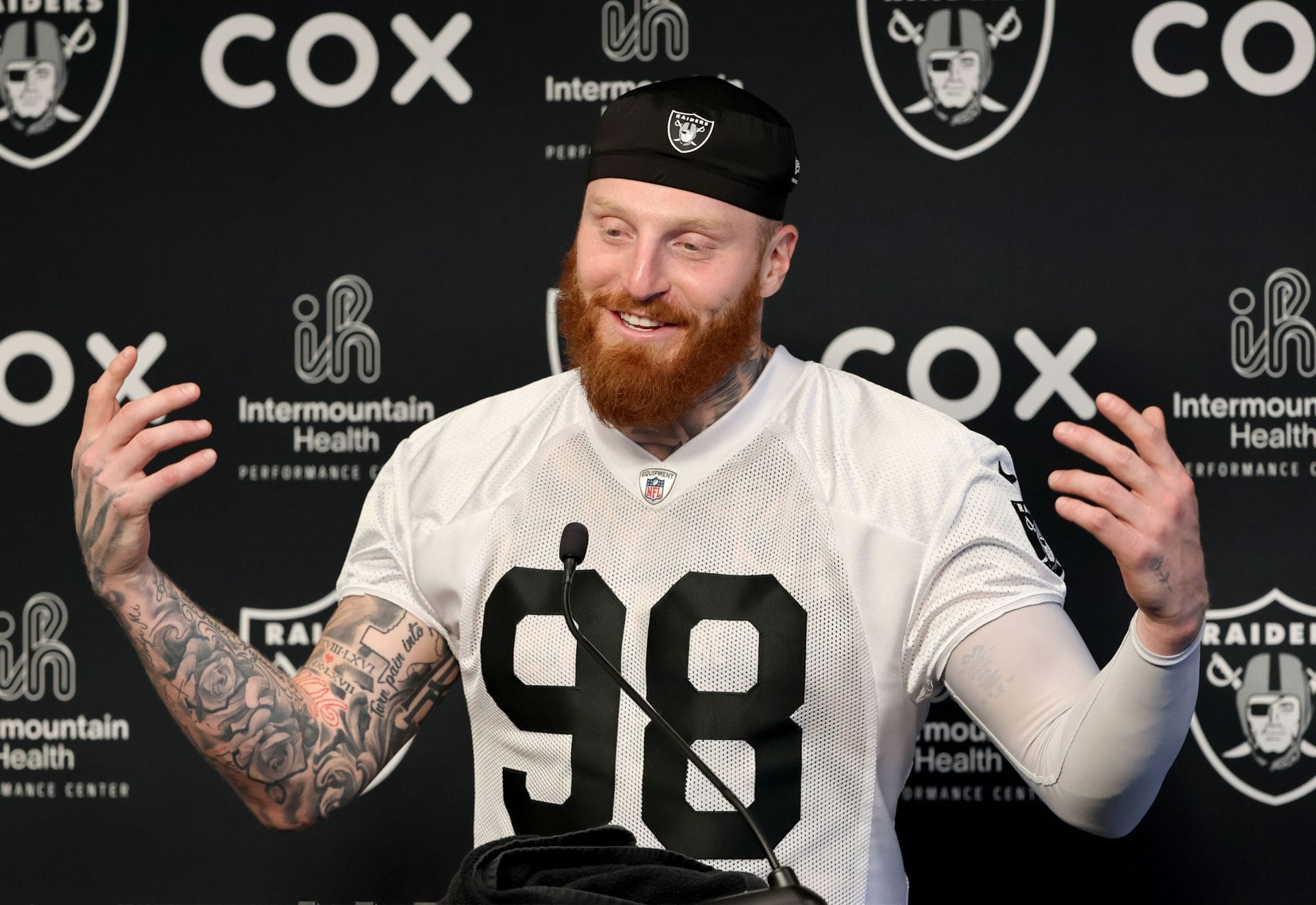 “NBA does it right”: Maxx Crosby calls for major NFL rule change after midgame ban on pink cleats
