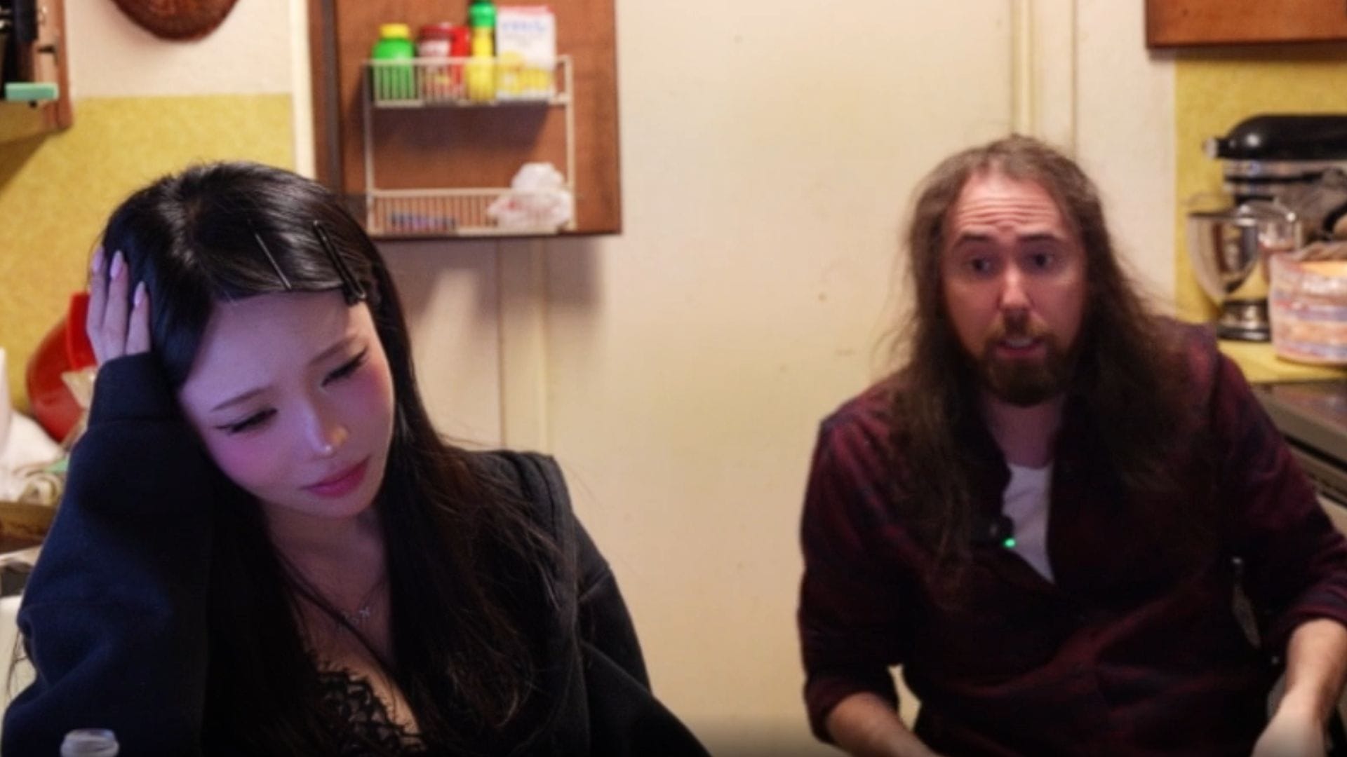 Asmongold's female friend shares video of "entering a house of a schizo who talks to himself for 6 hours daily"