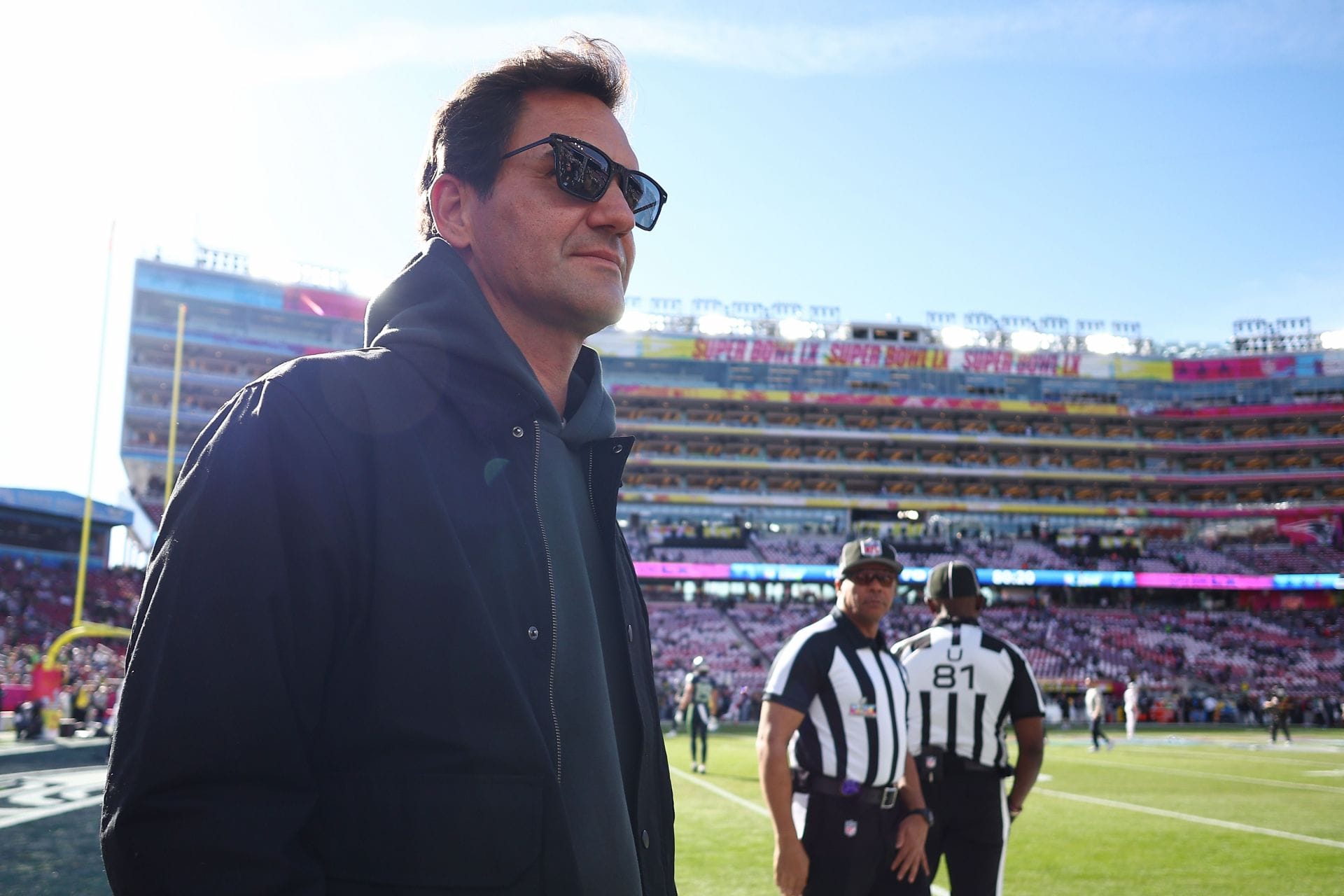 Roger Federer no Super Bowl LX em Santa Clara, Califórnia. (Foto de Getty Images)