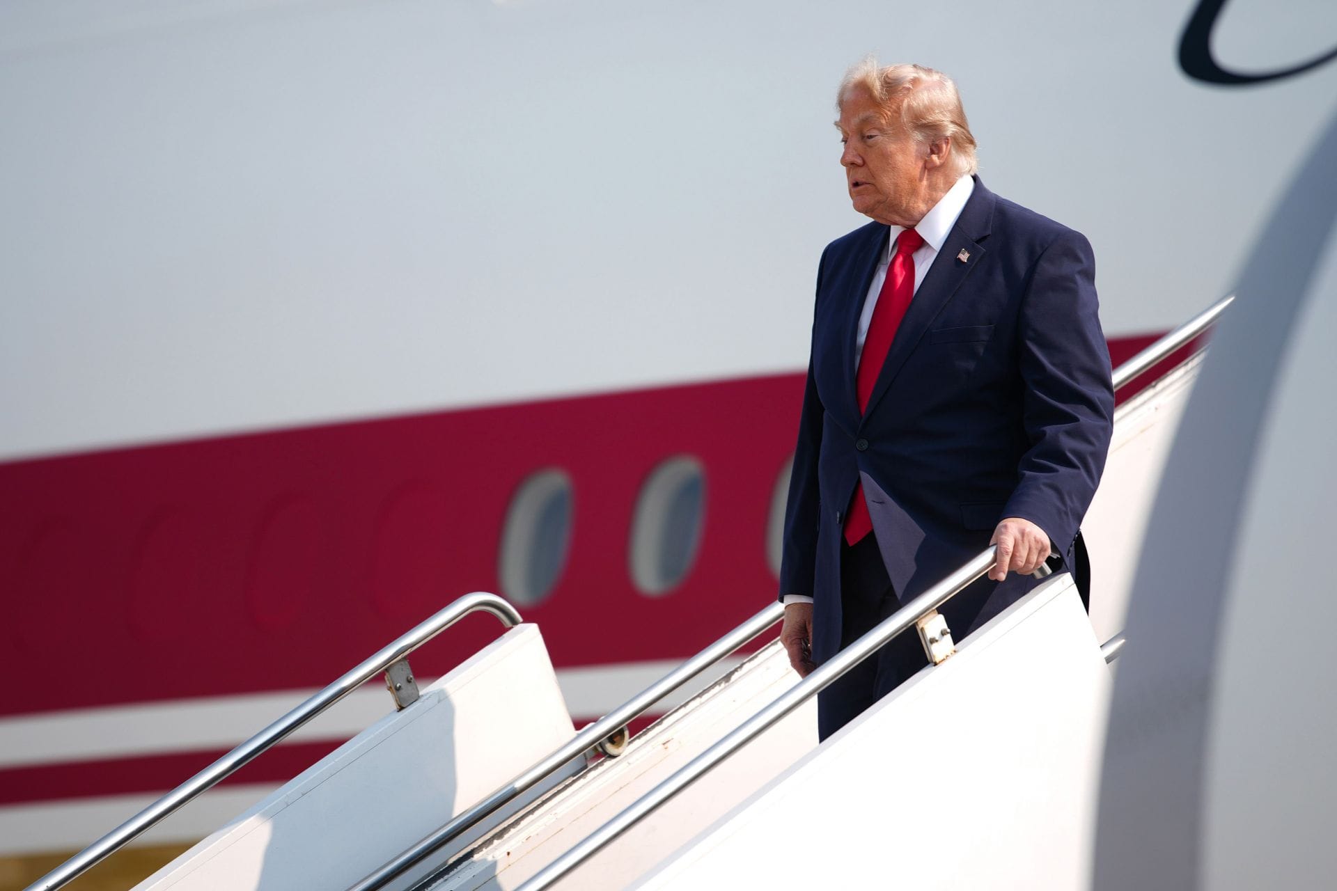 Trump landed Super Bowl, Commanders tickets in $122,000 sports windfall