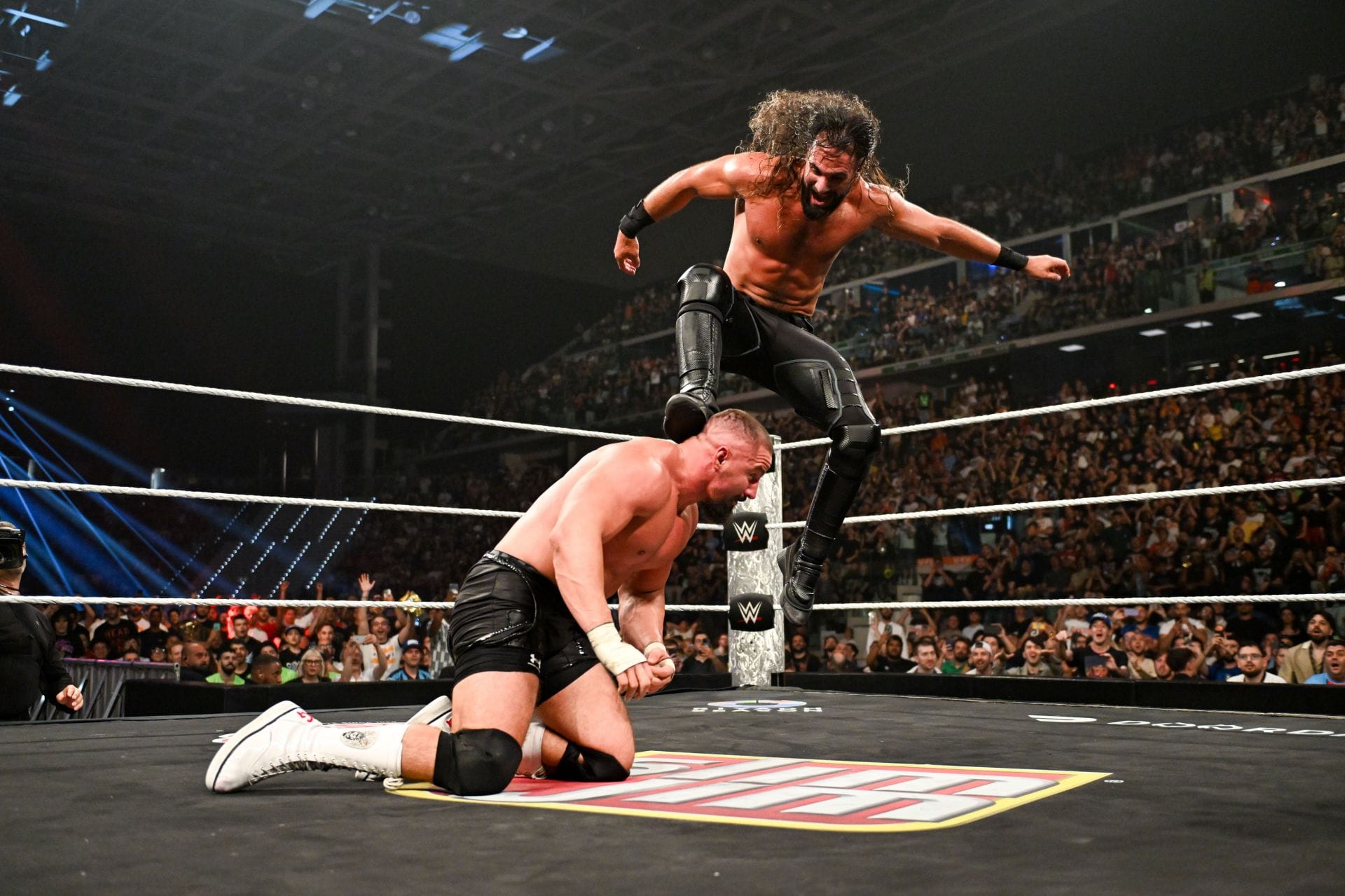 Popular WWE star saves Seth Rollins from The Vision at a live event