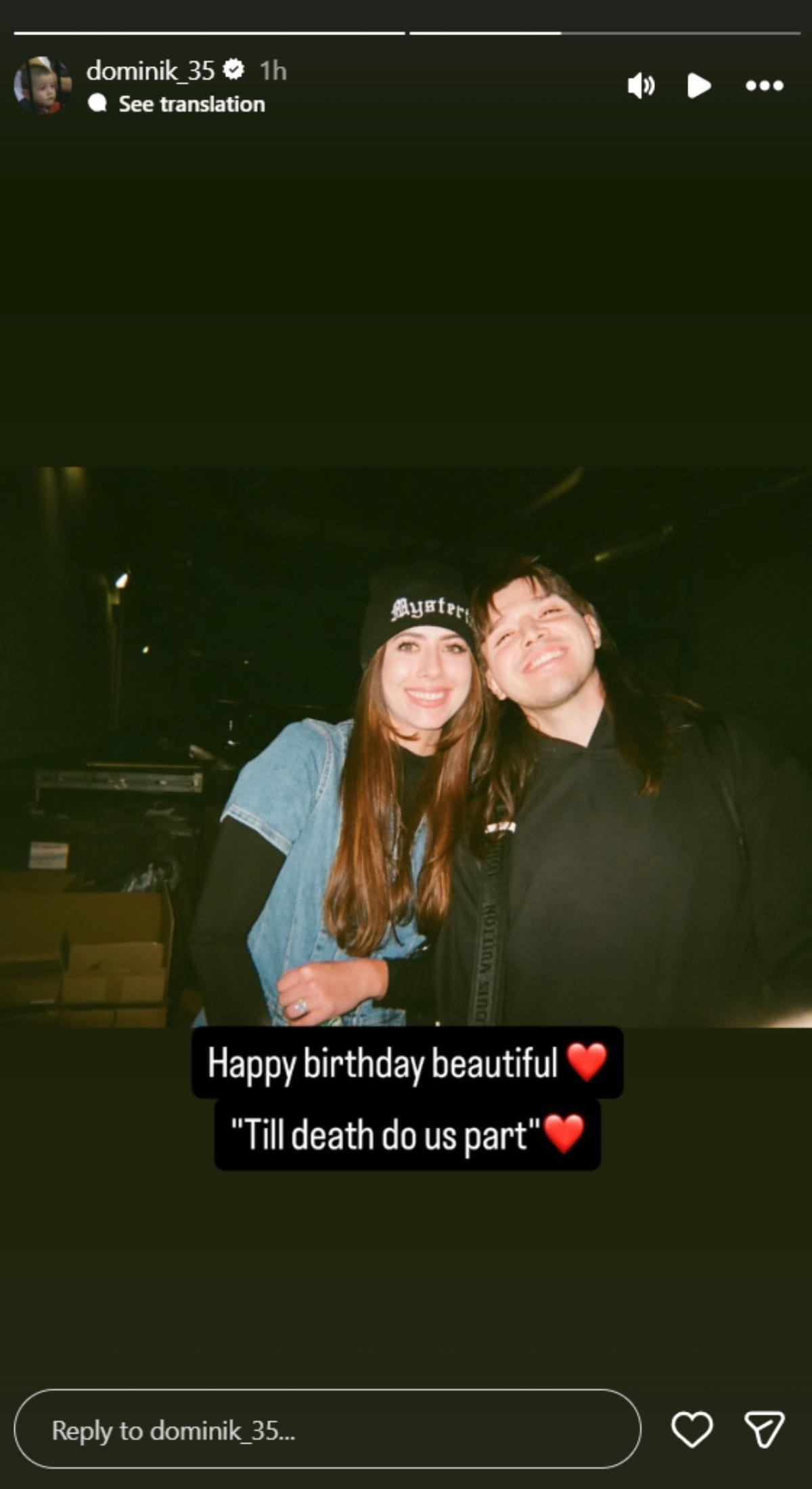 Dominik Mysterio com sua esposa (Imagem via Instagram/@dominik_35)