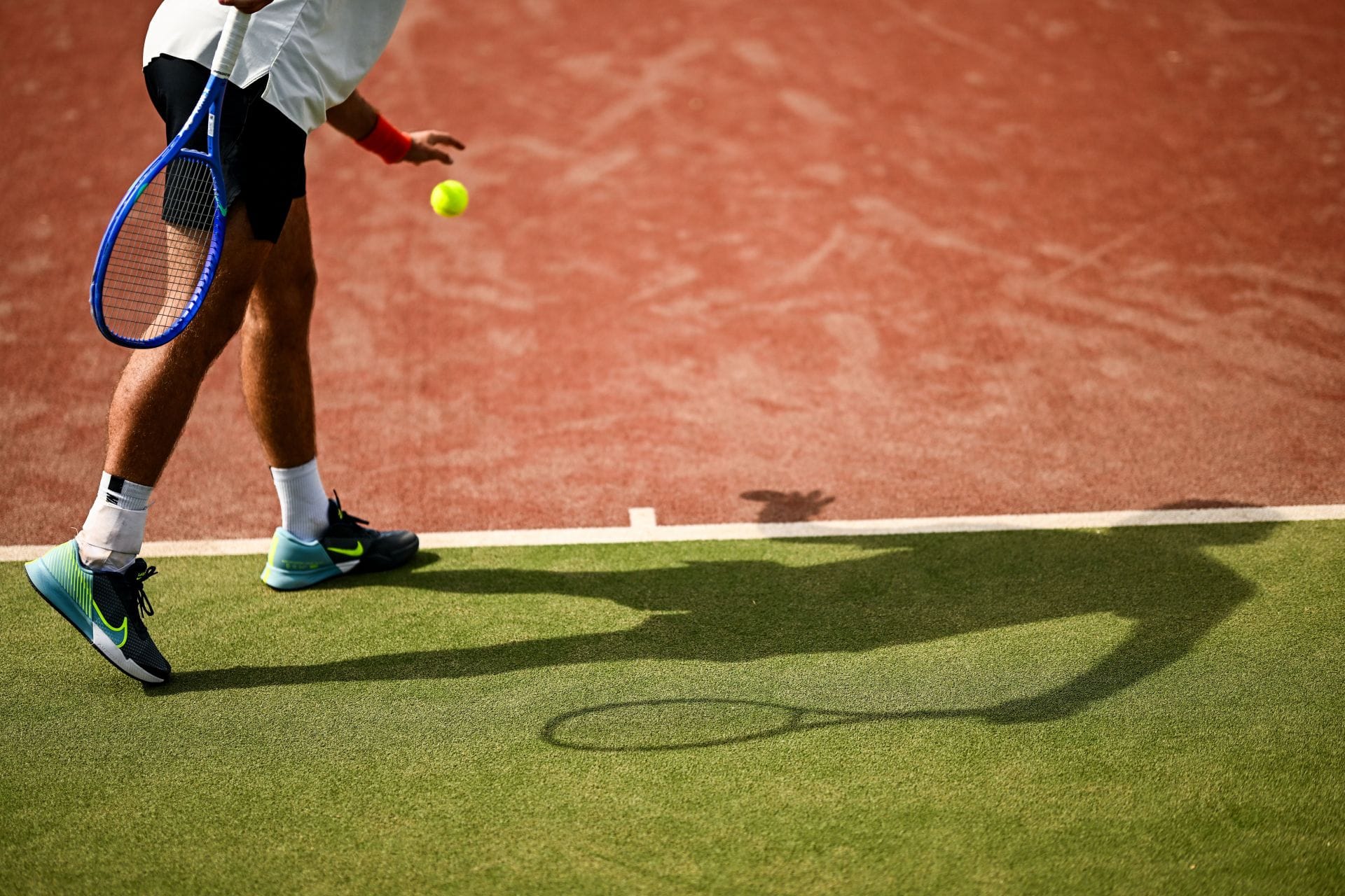"This aggressive behavior must stop!" - Tennis fans in shock after ex-pro gets arrested for violent behavior in racket shop