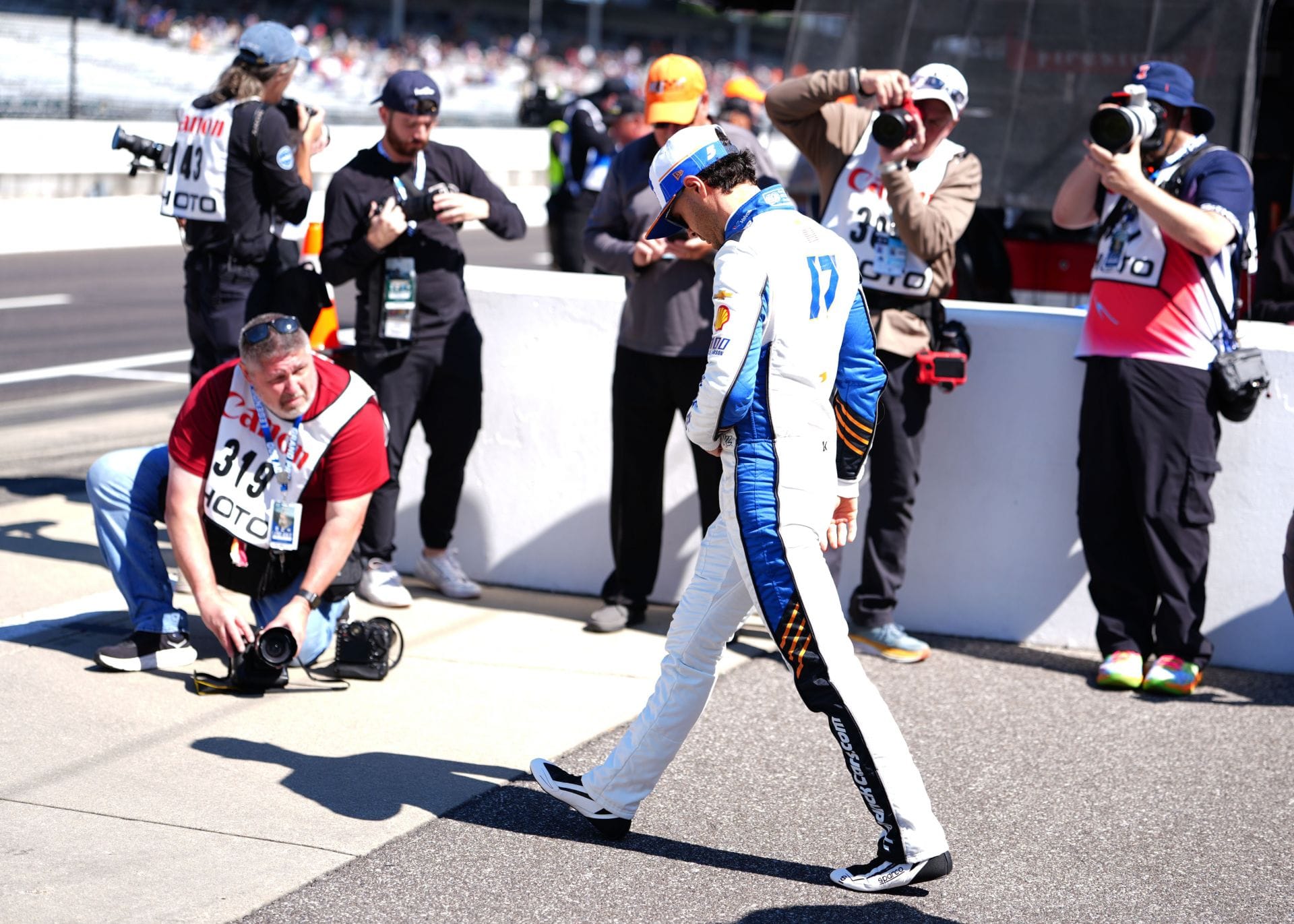 Kyle Larson shockingly crashes at Brickyard 400 minutes after being told he’s in “position to win”