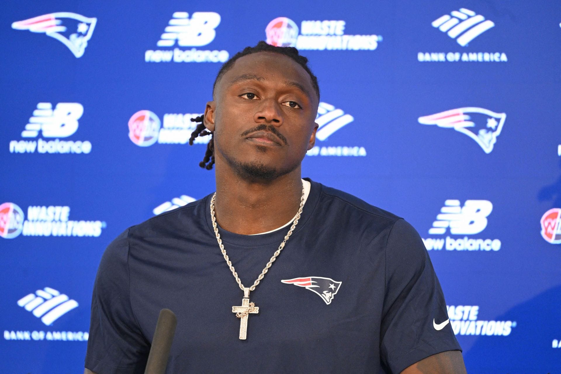 "A lot of things get fabricated": Patriots HC Mike Vrabel gets honest about A.J. Brown's degenerative knee condition 