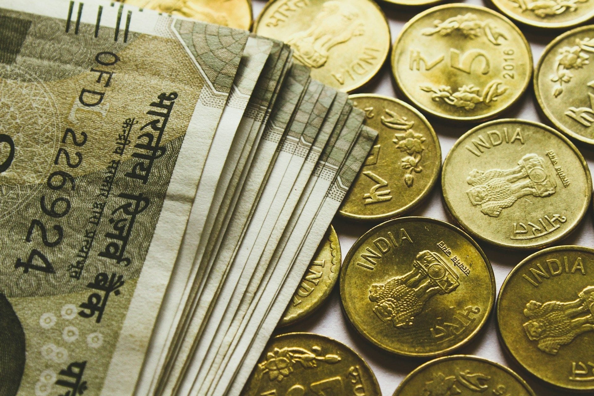 RBI permits banks to offer differential interest rates on bulk deposits under the LCR framework