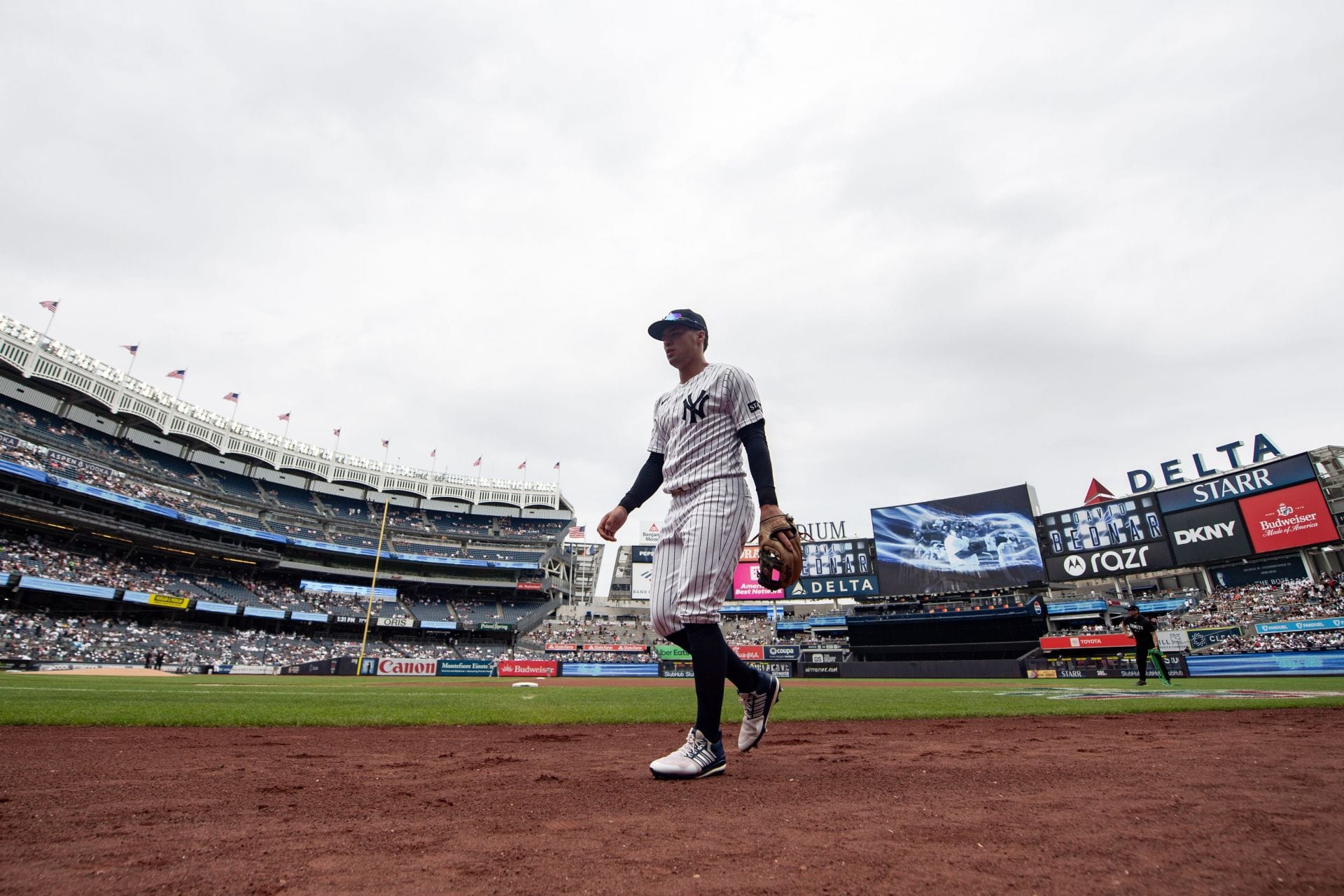 "Aaron Boone exists to gaslight" - Fans rip into Yankees skipper over his unwavering support for Anthony Volpe