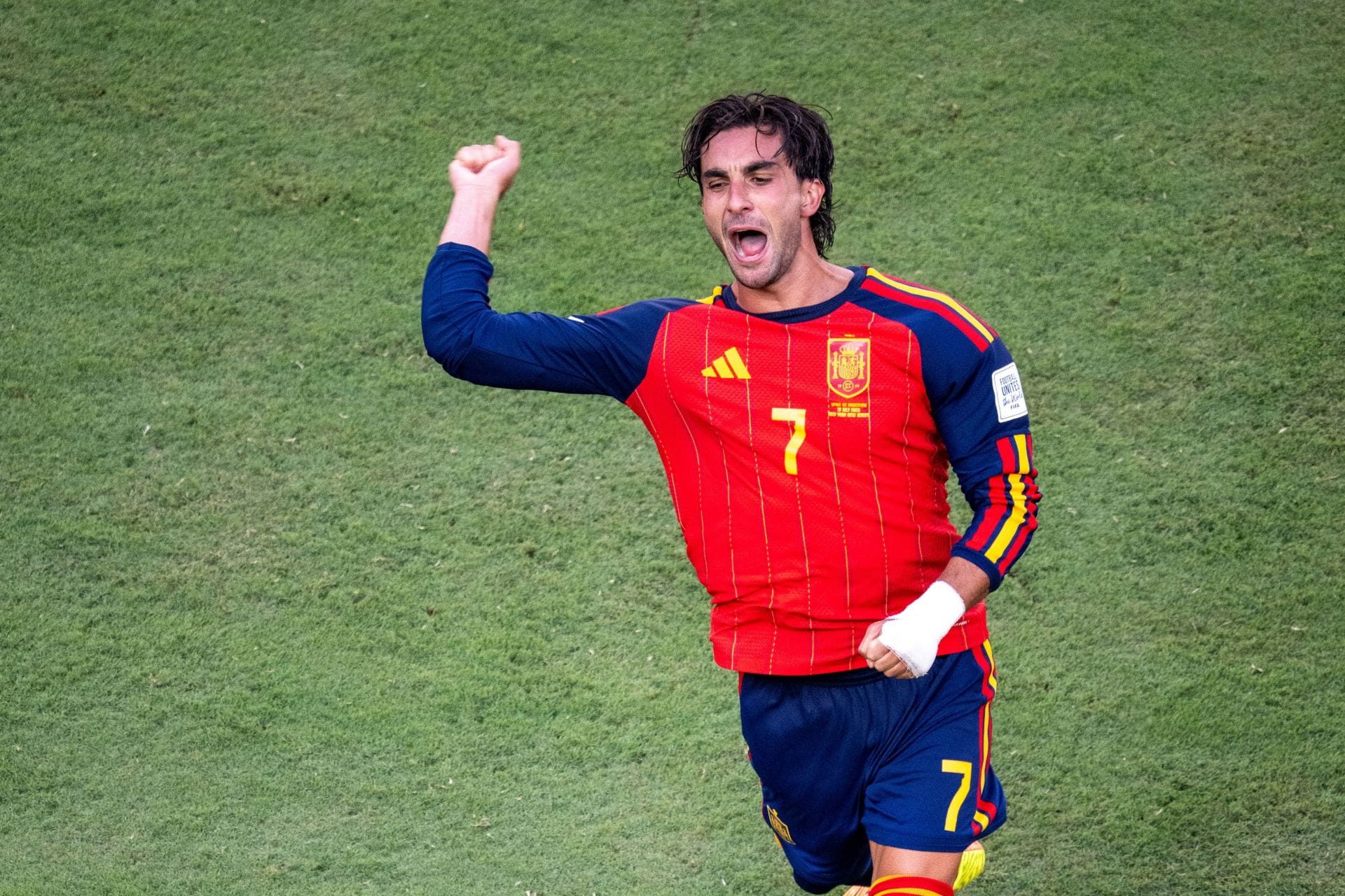 Ferran Torres has his FIFA World Cup mural vandalised within 24 hours of unveiling 