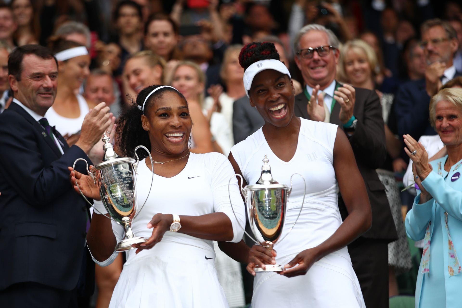 Serena Williams e Venus Williams retratadas em Wimbledon 2016 | Fonte da imagem: Getty