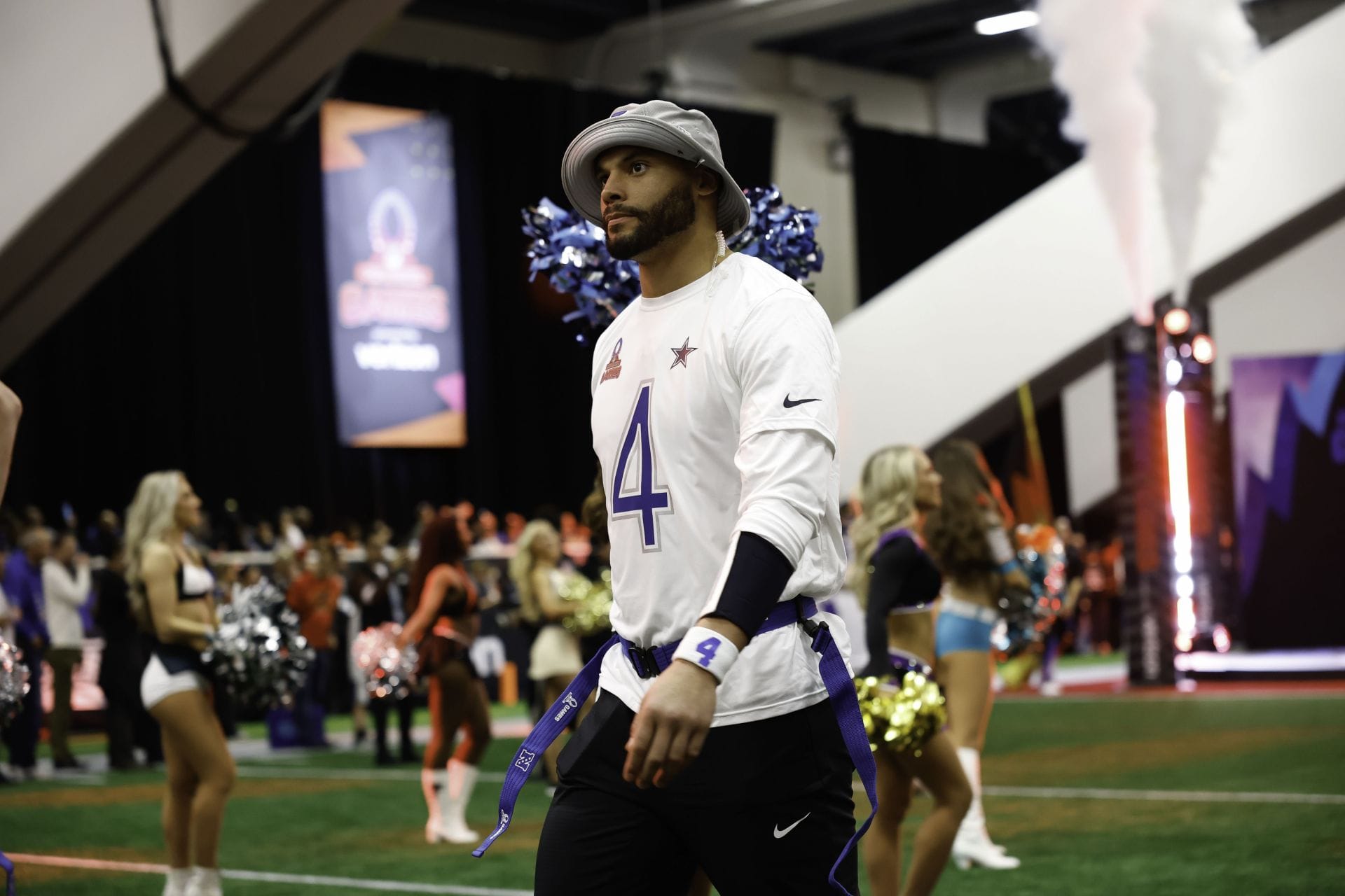 “All this just to throw INTS” “AI buffed him up”: NFL fans react as Dak Prescott gains massive muscles for 2026 season