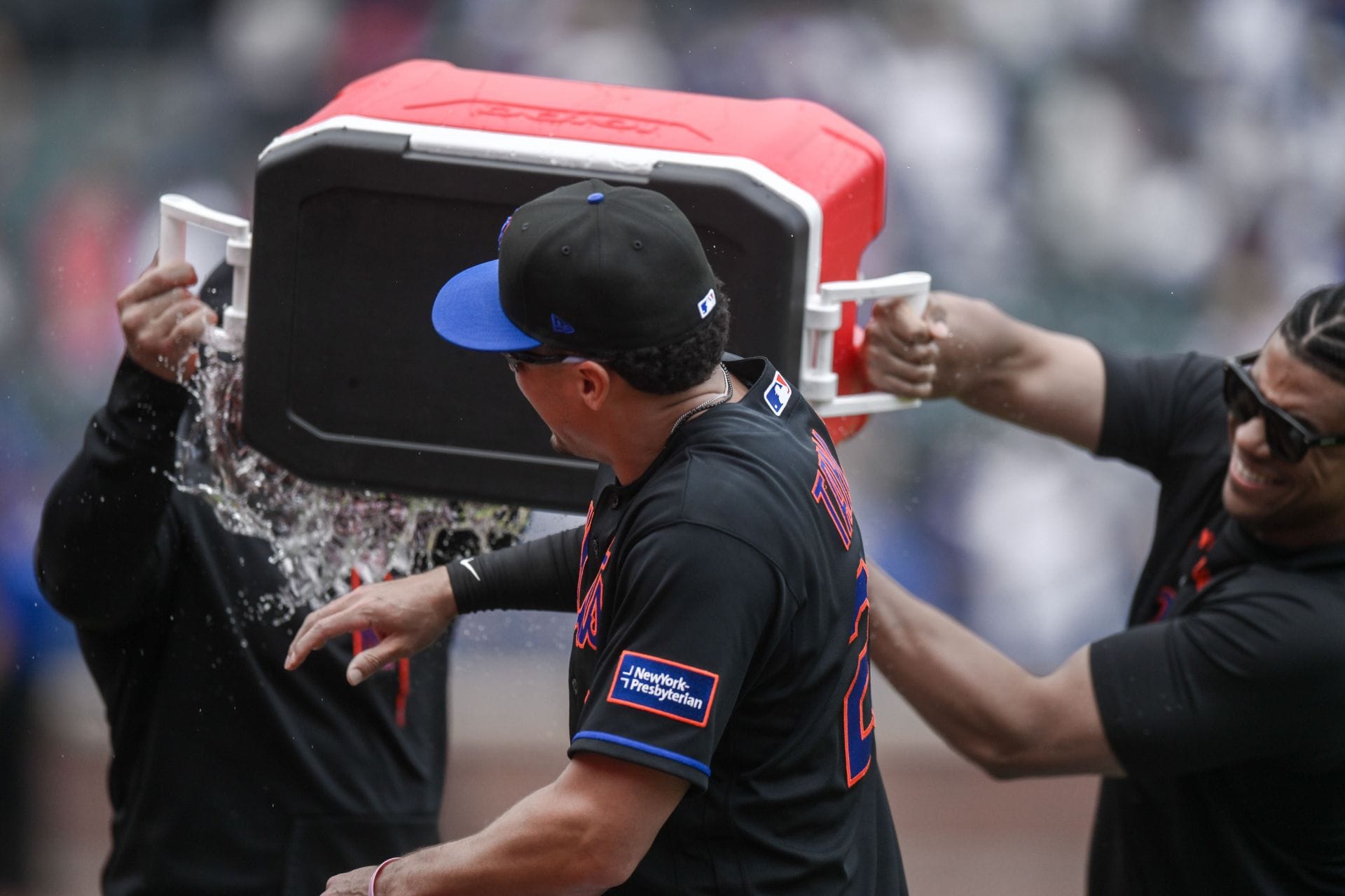 "Embarrassing";"Represents Mets season" - Fans mock Juan Soto and $2.4M teammate over failed Gatorade shower