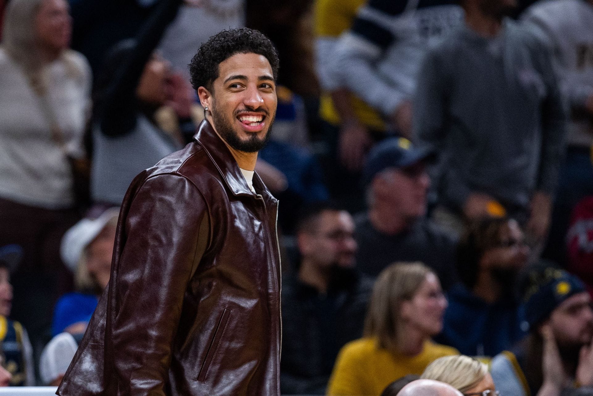 "NBA investigate him", "He's over the shingles then"- Fans Shocked After Tyrese Haliburton Pulls Off Insane Eastbay Dunk Post Achilles Recovery