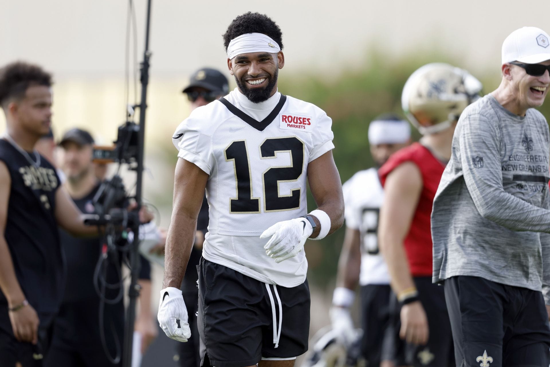 "Robbery" "Gonna retire from CTE before Week 10": NFL fans mock Chris Olave over $132,000,000 contract extension from Saints