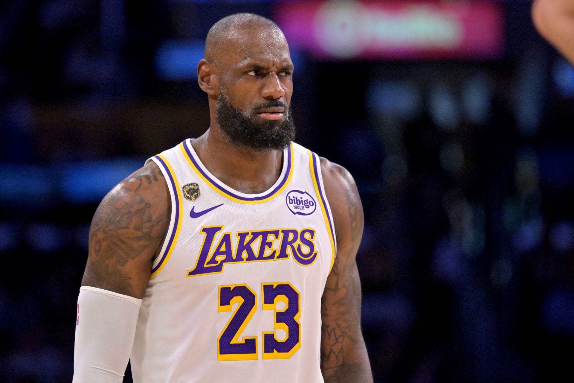 "This is killing me", "Weakest pitch of all time" - NBA Fans Lose It As Luke Kornet Tries Recruiting LeBron James to Spurs With Voice Memo