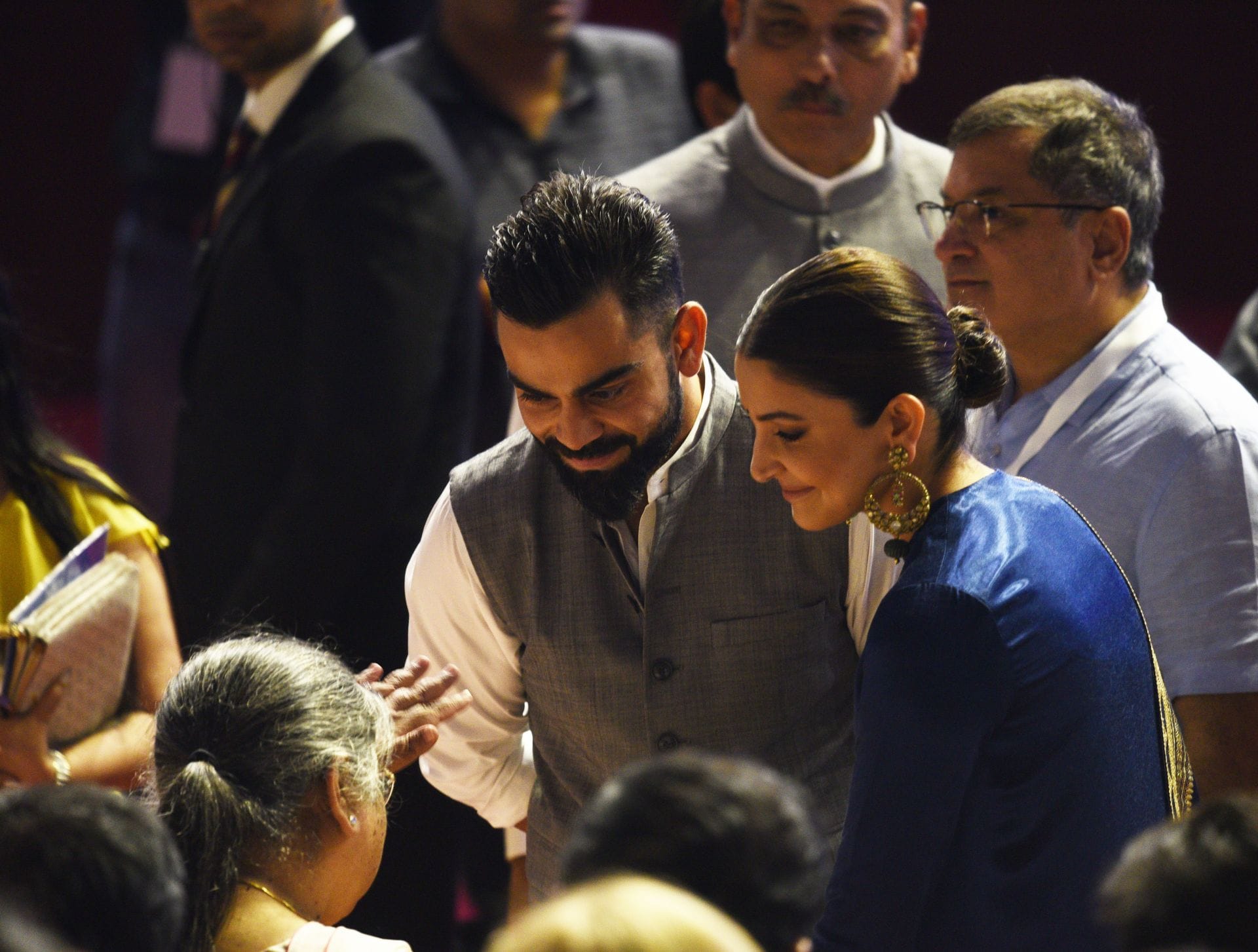 Virat Kohli and Anushka Sharma leave for London after visiting Premanand Ji Maharaj's ashram in Vrindavan [Watch]