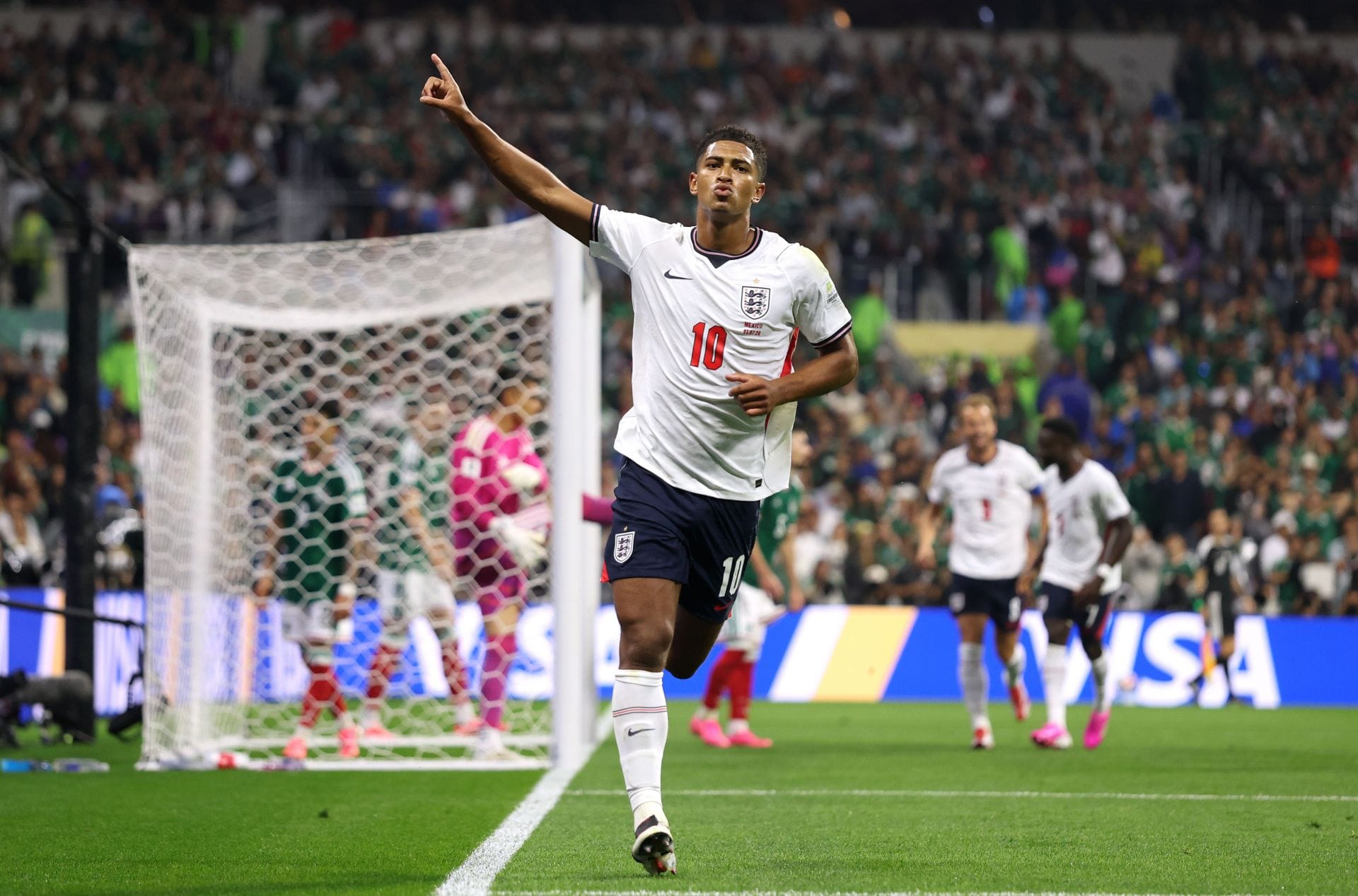 "Text your bosses and tell them you're not coming in to work" - Jude Bellingham gives advice to England fans after FIFA World Cup Ro16 win